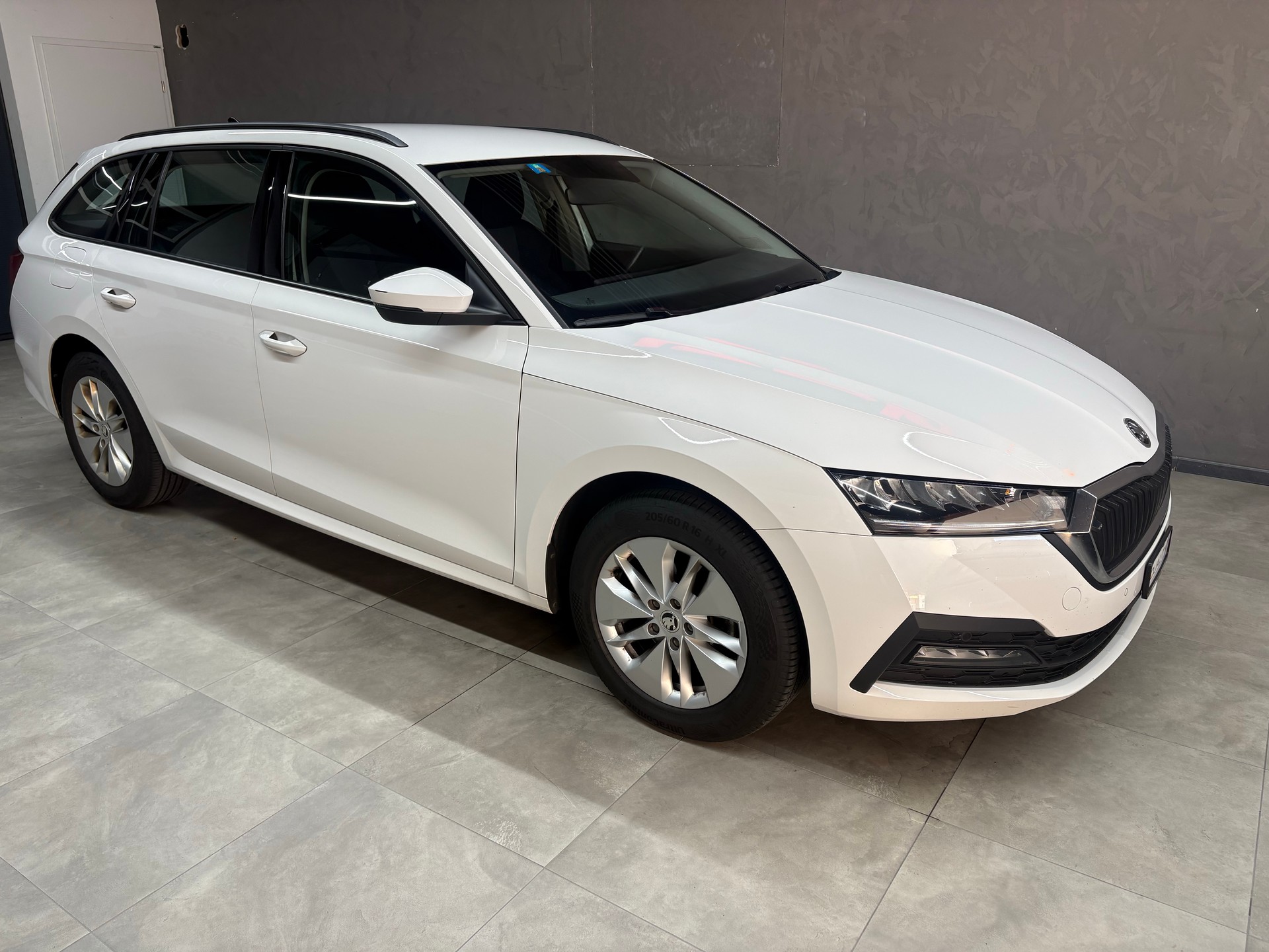 SKODA Octavia Combi 2.0 TDI Ambition-image-0