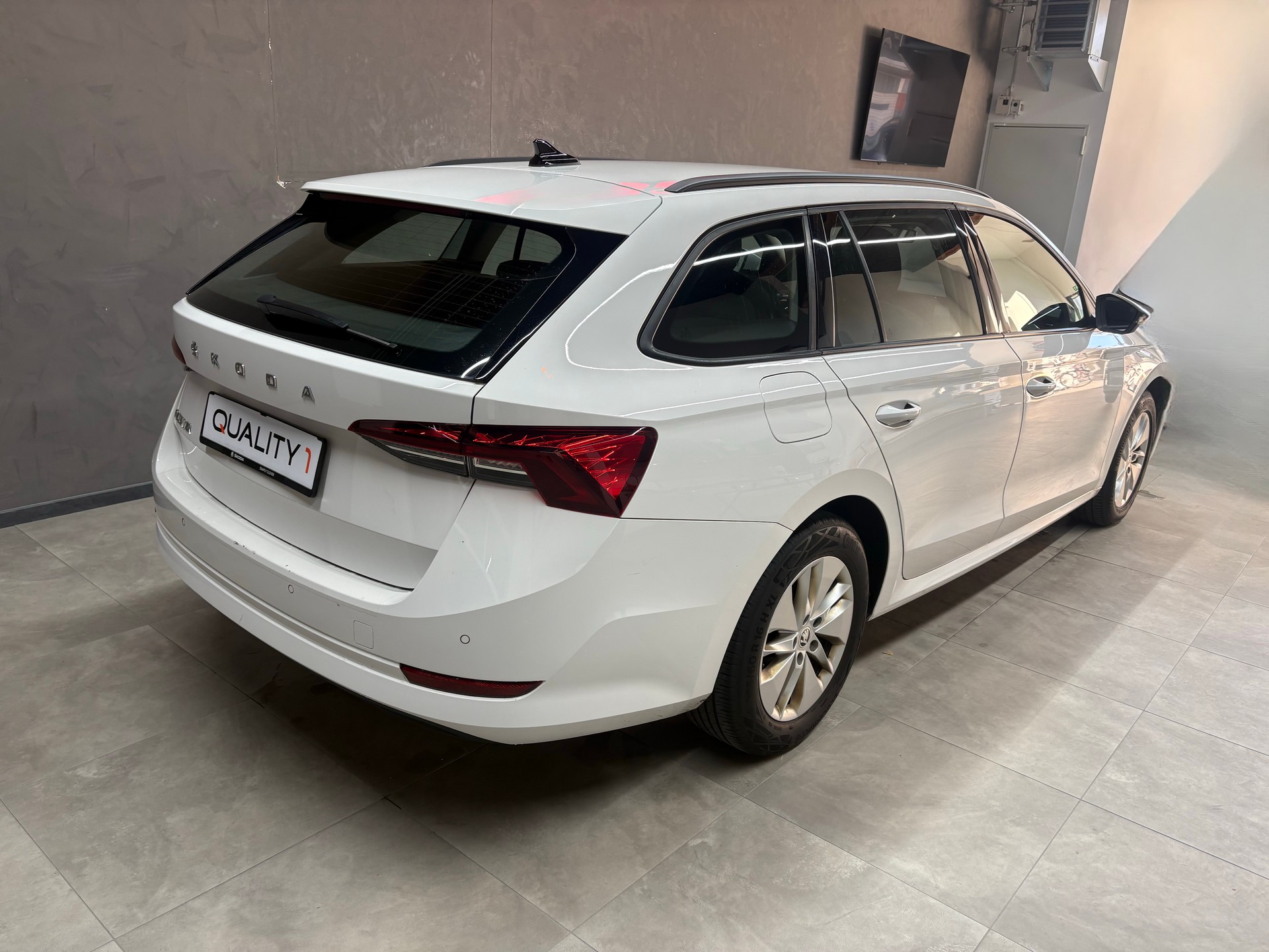SKODA Octavia Combi 2.0 TDI Ambition-image-2
