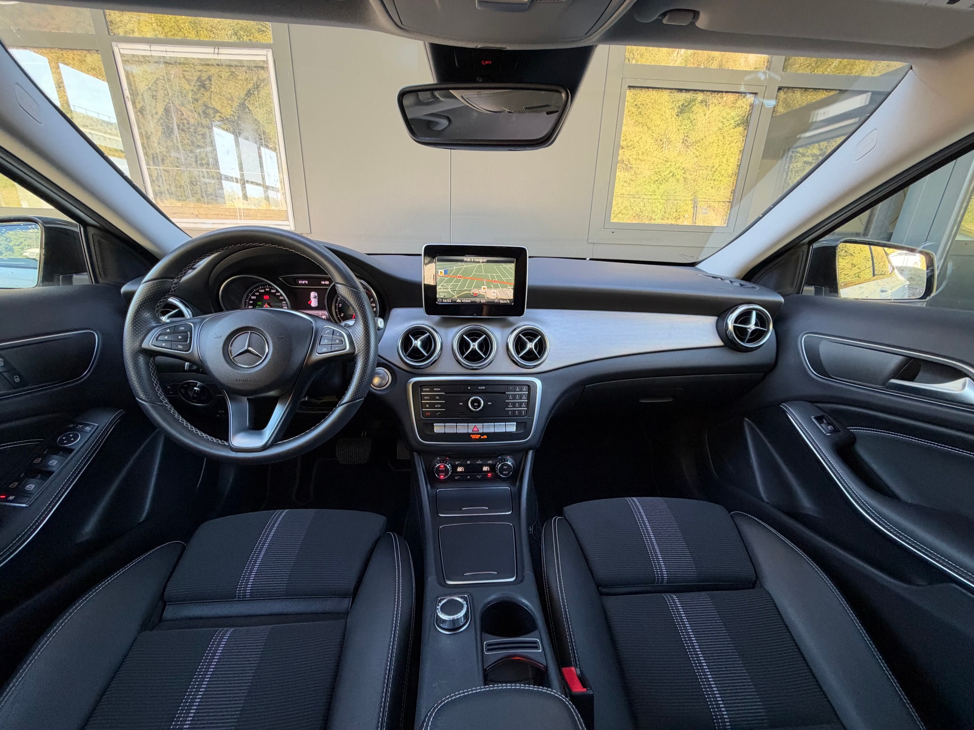 MERCEDES-BENZ GLA 200 Night Star 7G-DCT-image-12