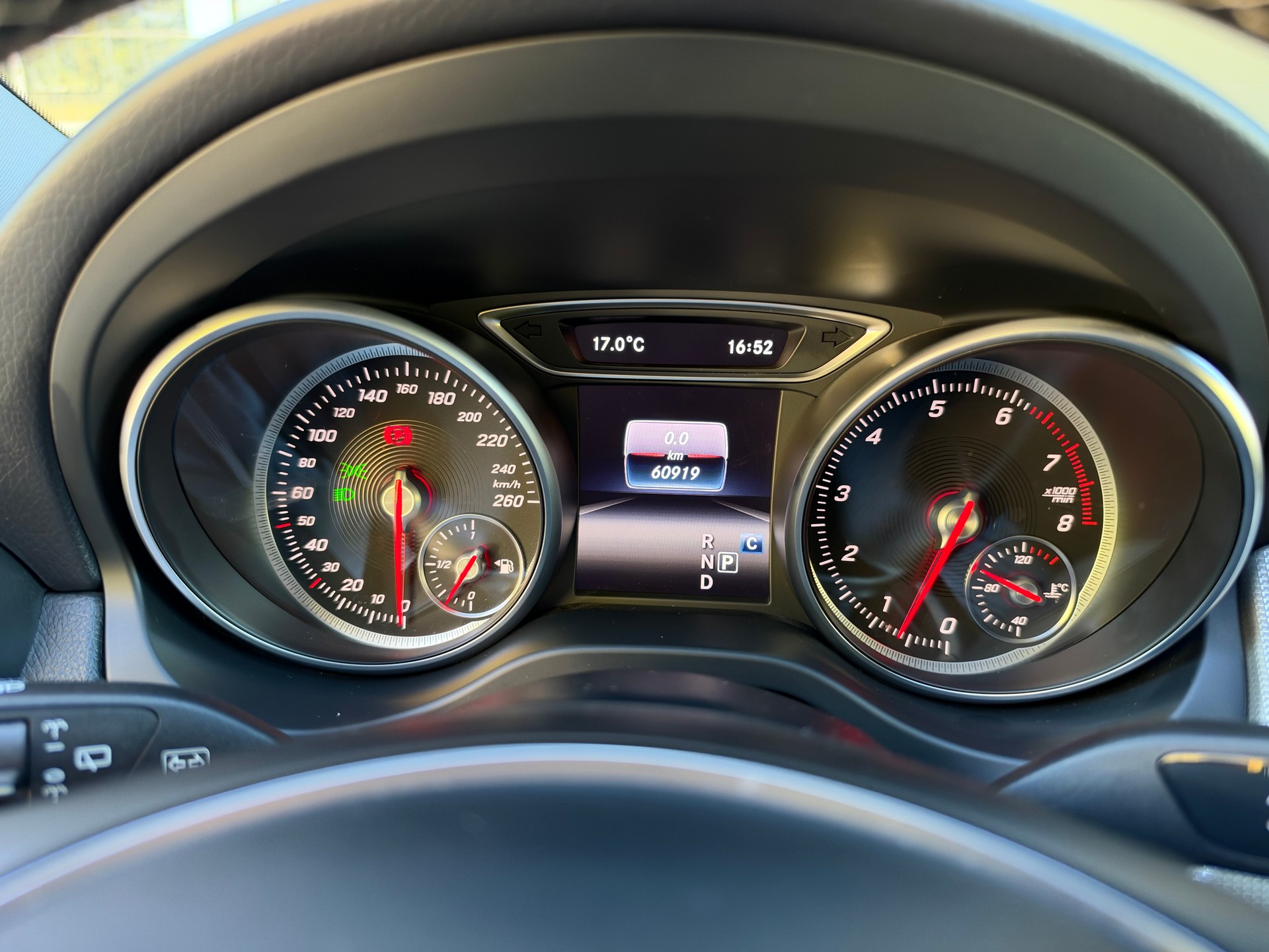 MERCEDES-BENZ GLA 200 Night Star 7G-DCT-image-8
