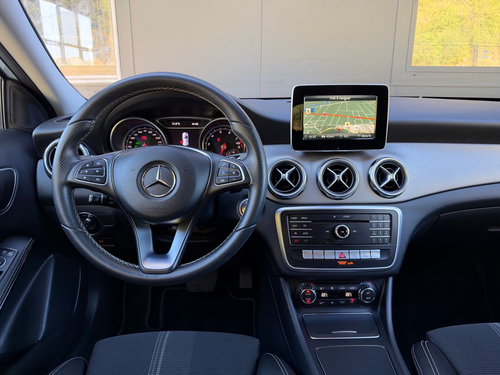 MERCEDES-BENZ GLA 200 Night Star 7G-DCT-image-11