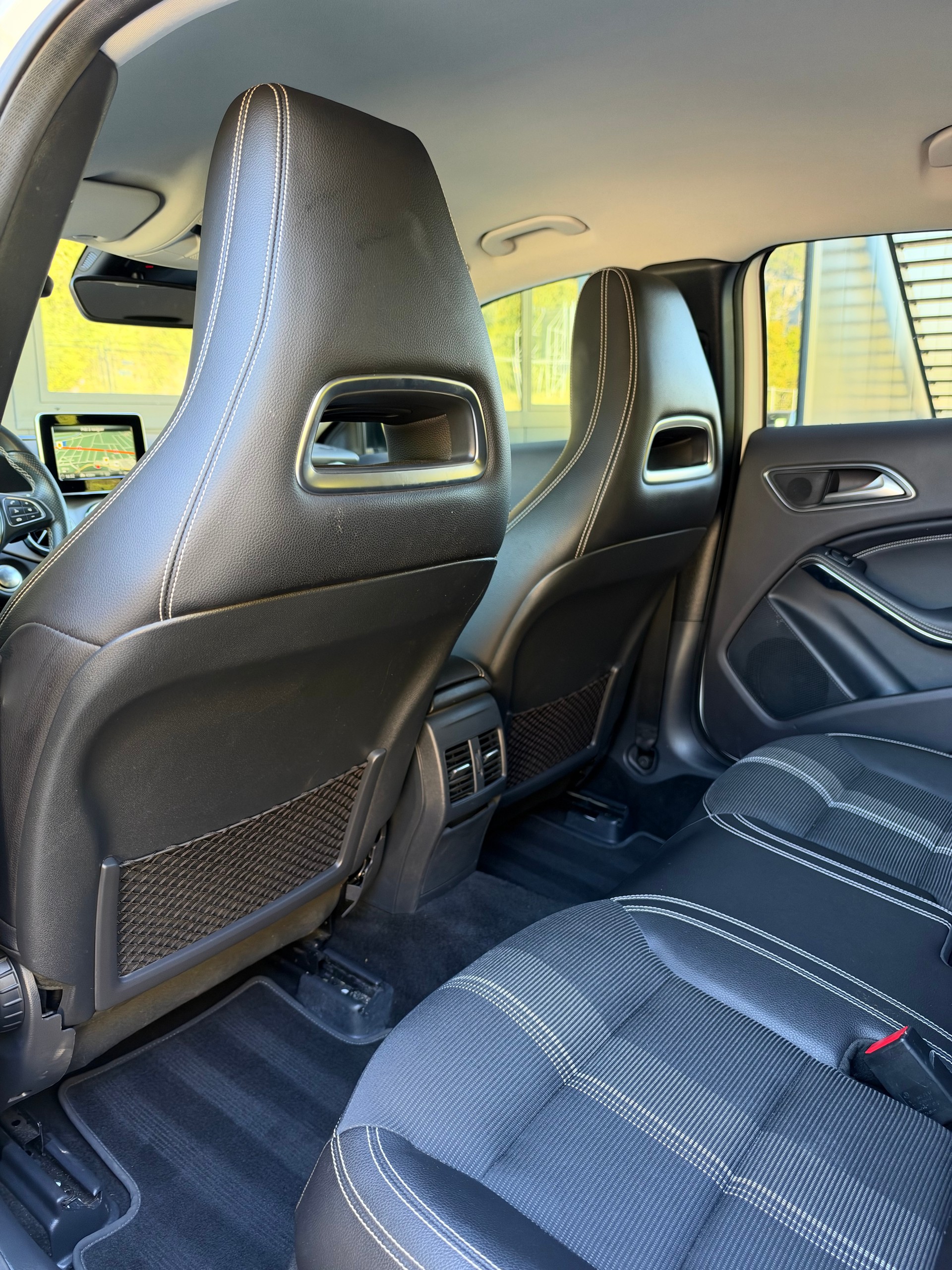 MERCEDES-BENZ GLA 200 Night Star 7G-DCT-image-15