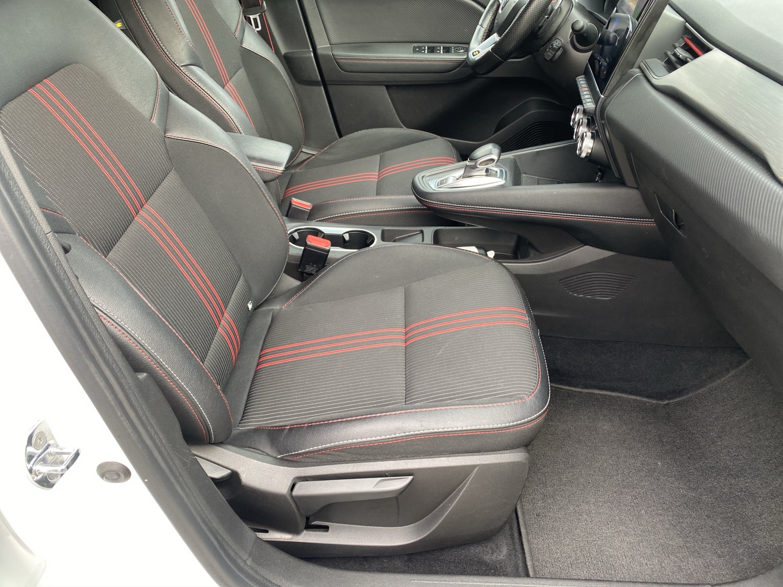 RENAULT Captur 1.3 TCe EDC R.S.Line-image-11