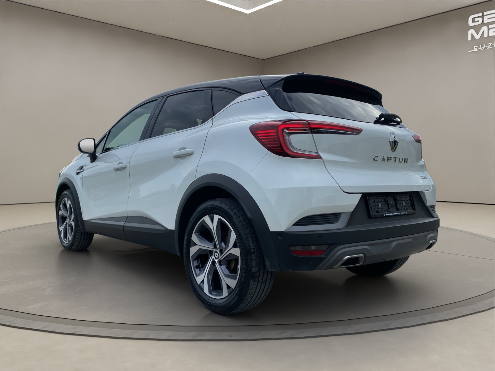 RENAULT Captur 1.3 TCe EDC R.S.Line-image-2