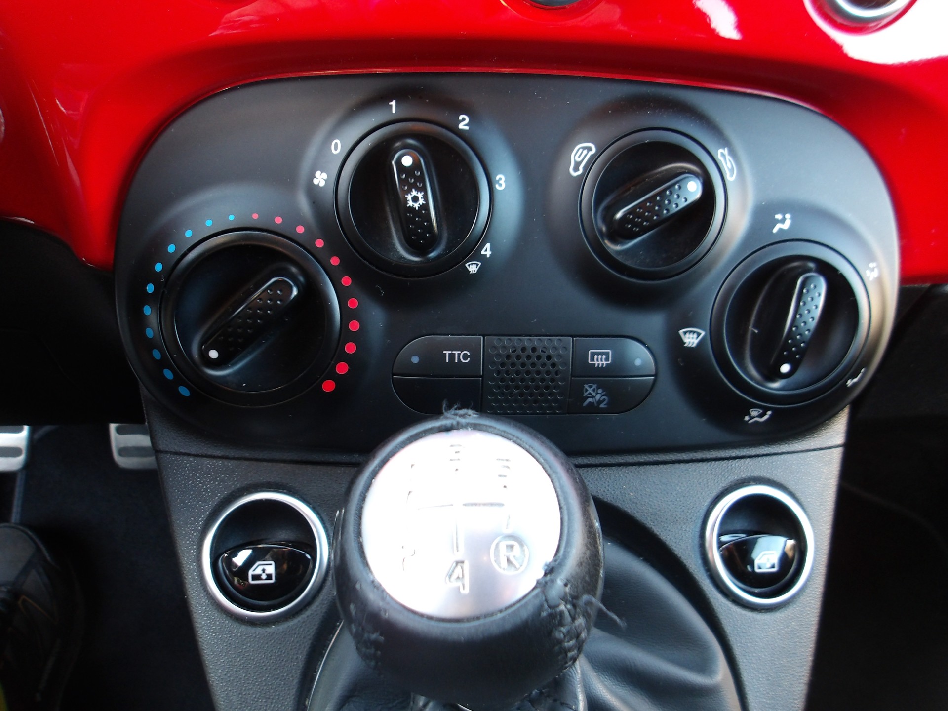 FIAT 595C 1.4 16V Turbo Abarth-image-11