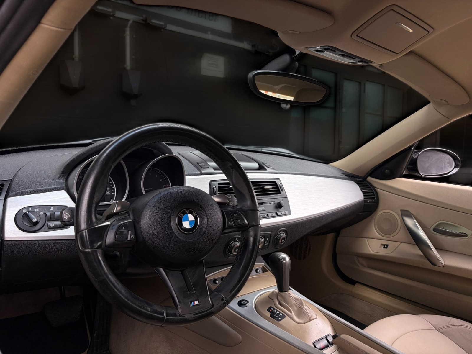 BMW Z4 3.0si Coupé Automatic-image-9
