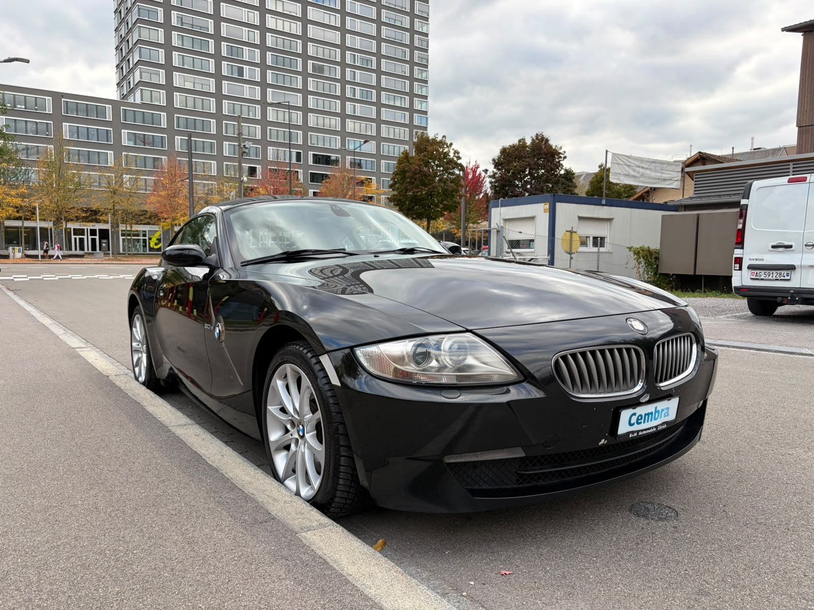 BMW Z4 3.0si Coupé Automatic-image-2