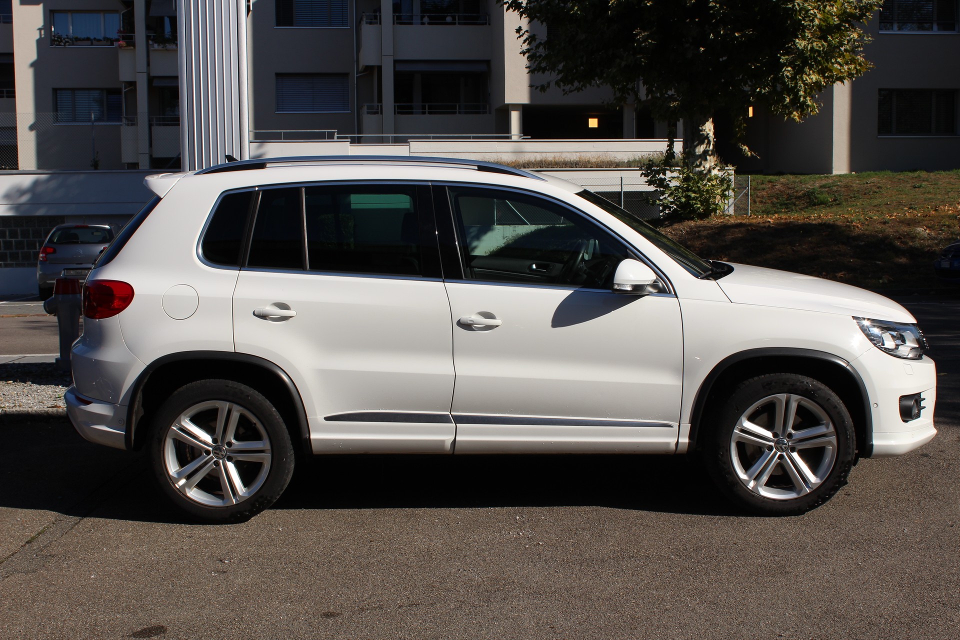 VW Tiguan 2.0 TSI R-Line Design 4Motion DSG-image-1