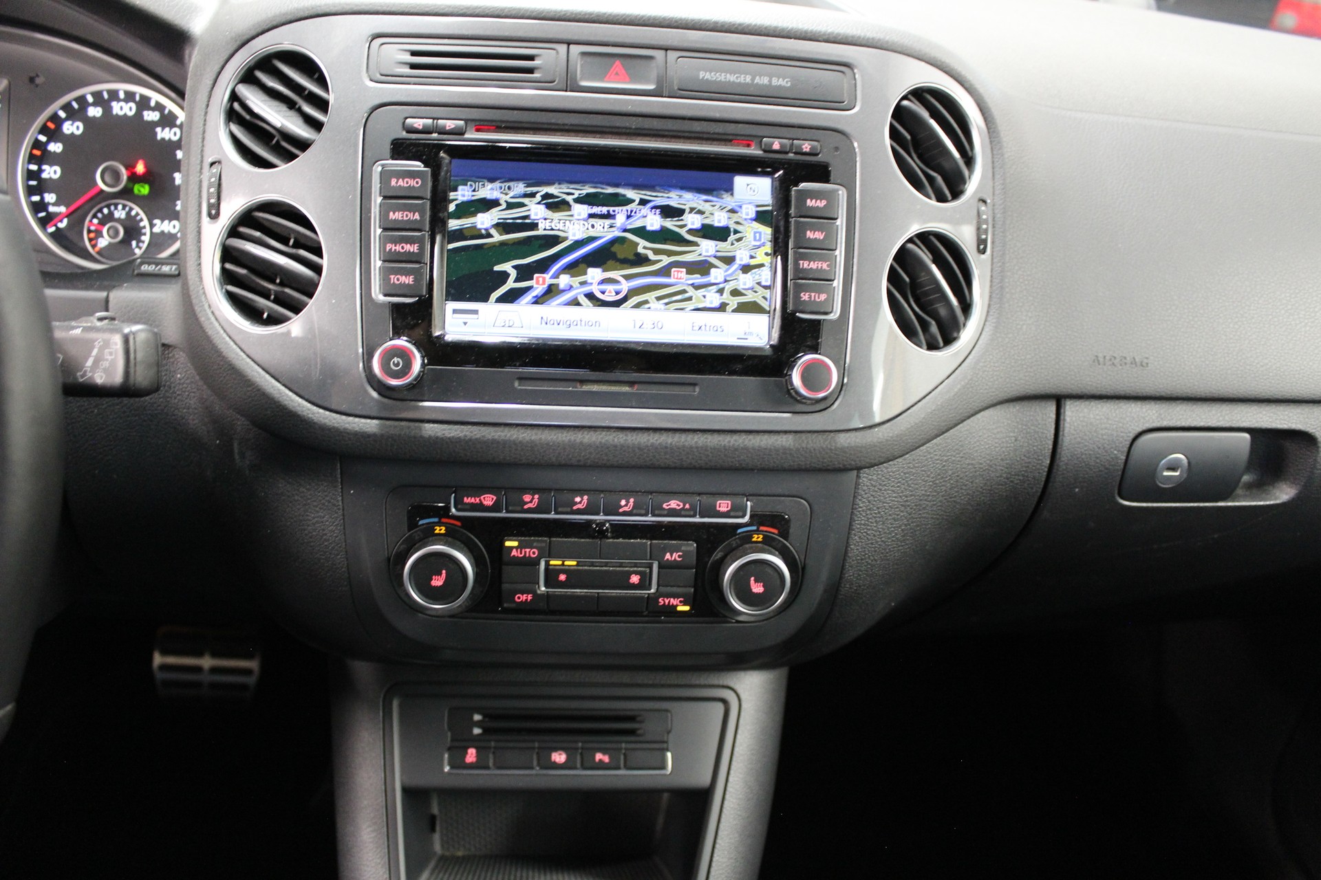 VW Tiguan 2.0 TSI R-Line Design 4Motion DSG-image-10