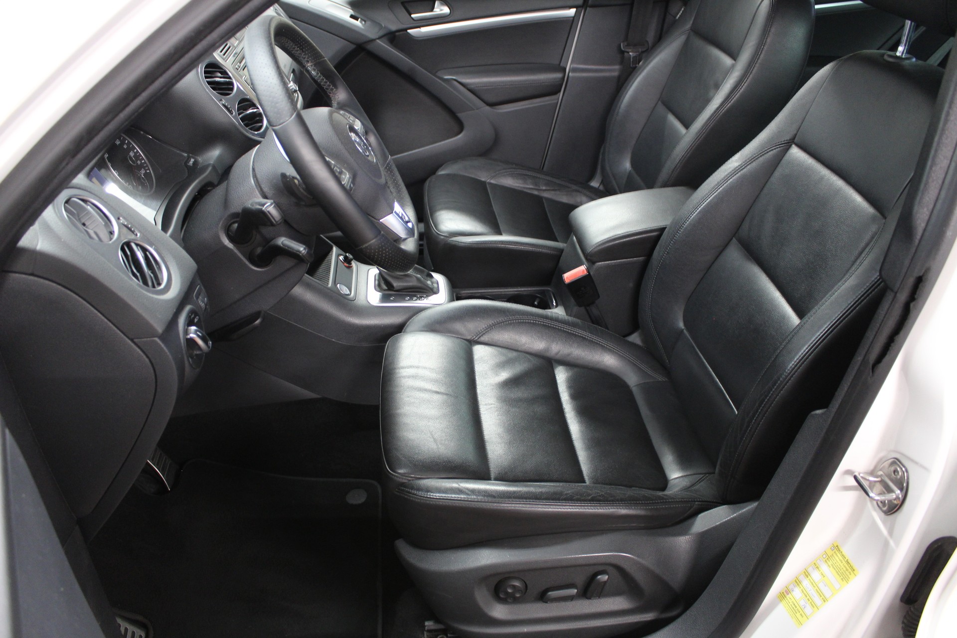 VW Tiguan 2.0 TSI R-Line Design 4Motion DSG-image-6