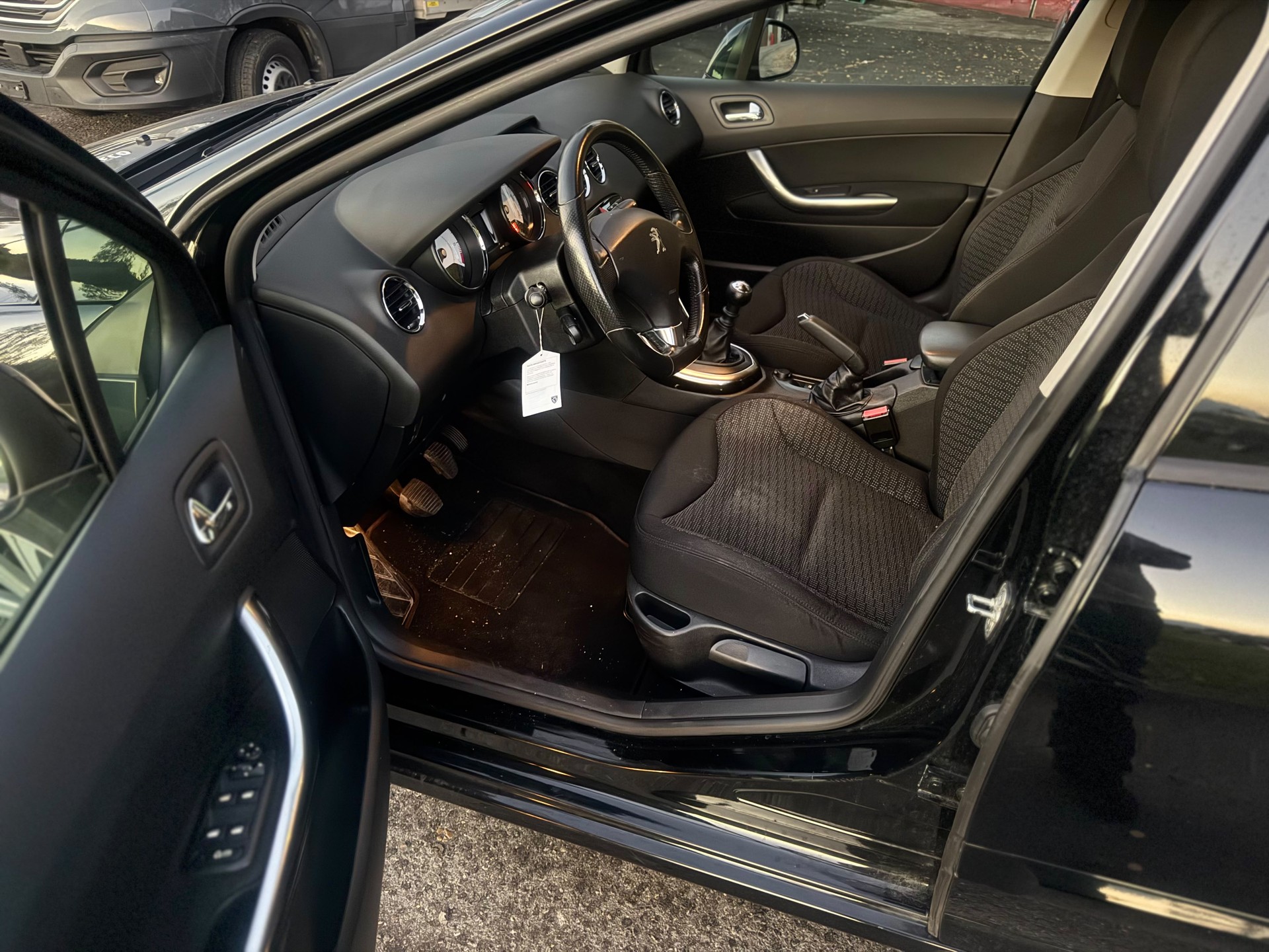 PEUGEOT 308 1.6 16V T Sport Pack-image-8