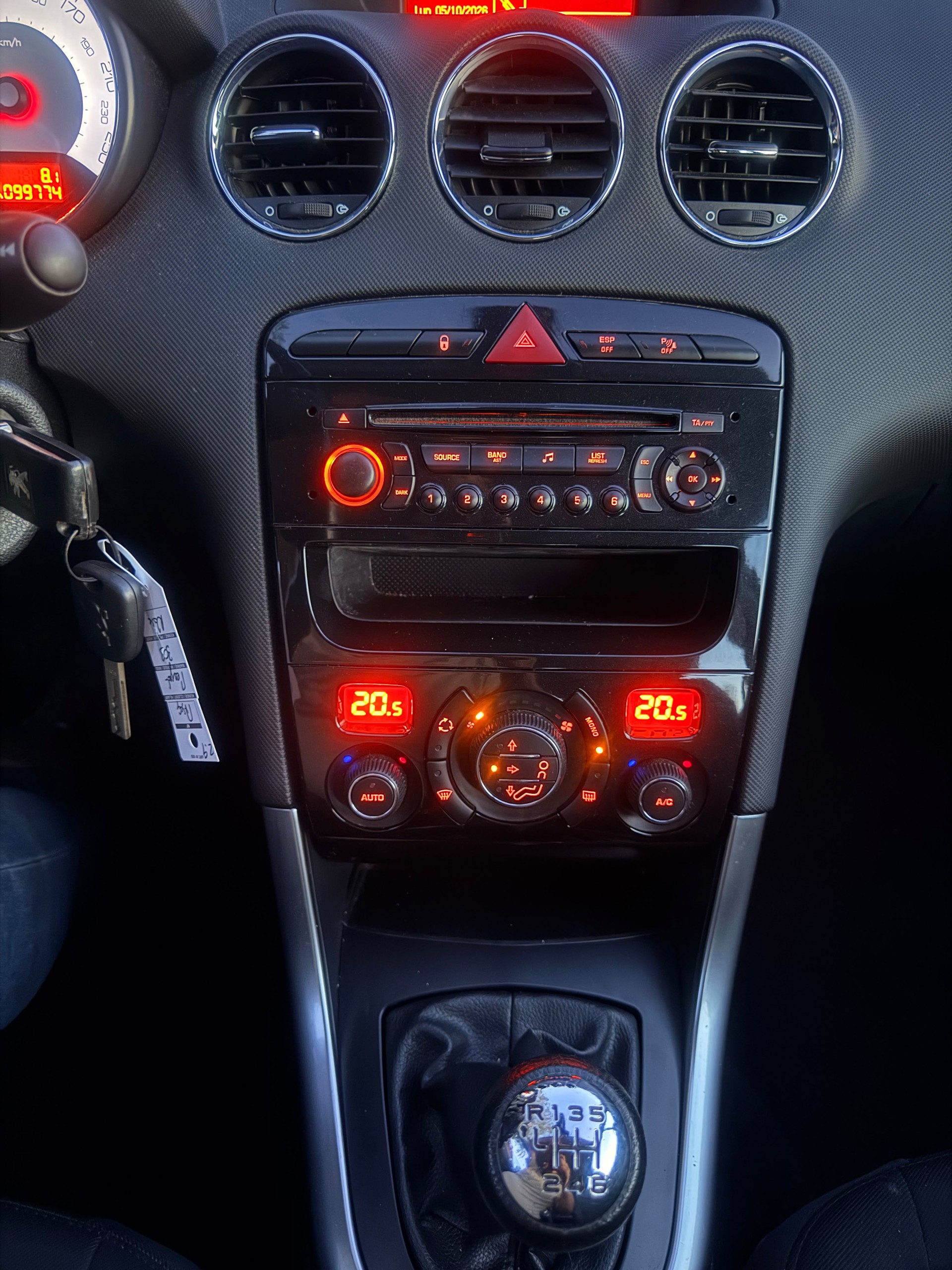 PEUGEOT 308 1.6 16V T Sport Pack-image-9