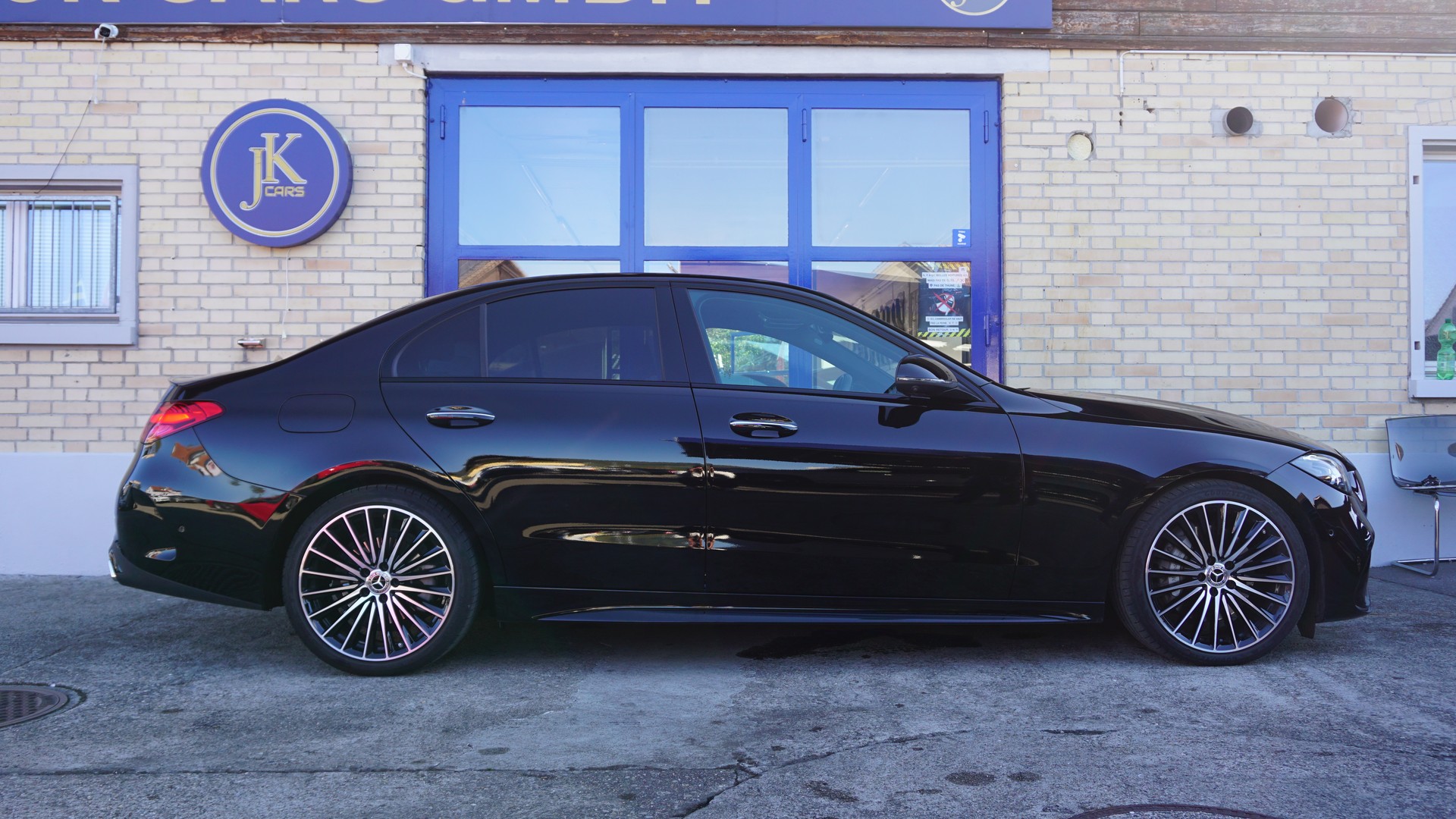 MERCEDES-BENZ C 220 d Swiss Star AMG Line 4matic-image-4