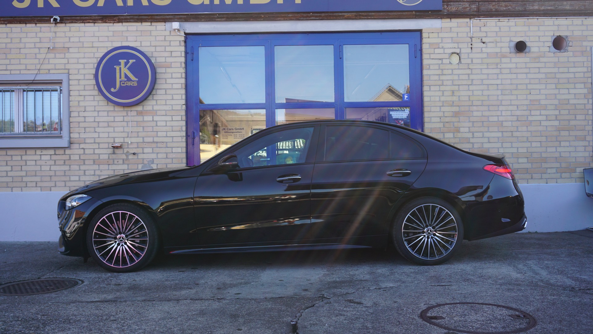 MERCEDES-BENZ C 220 d Swiss Star AMG Line 4matic-image-5