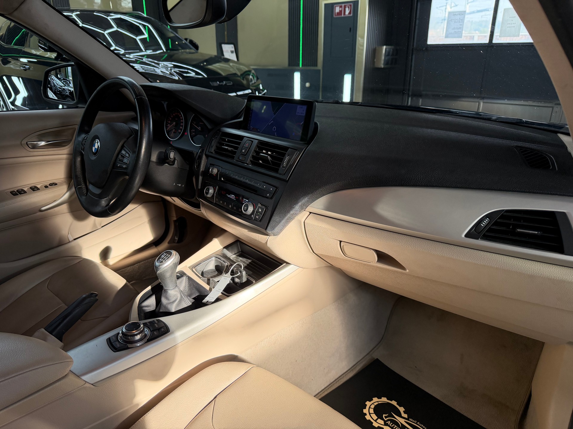 BMW 120d xDrive-image-10