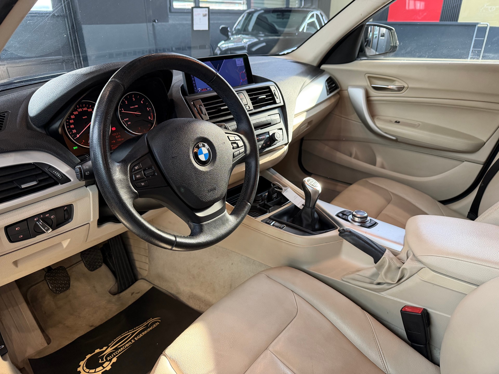 BMW 120d xDrive-image-8