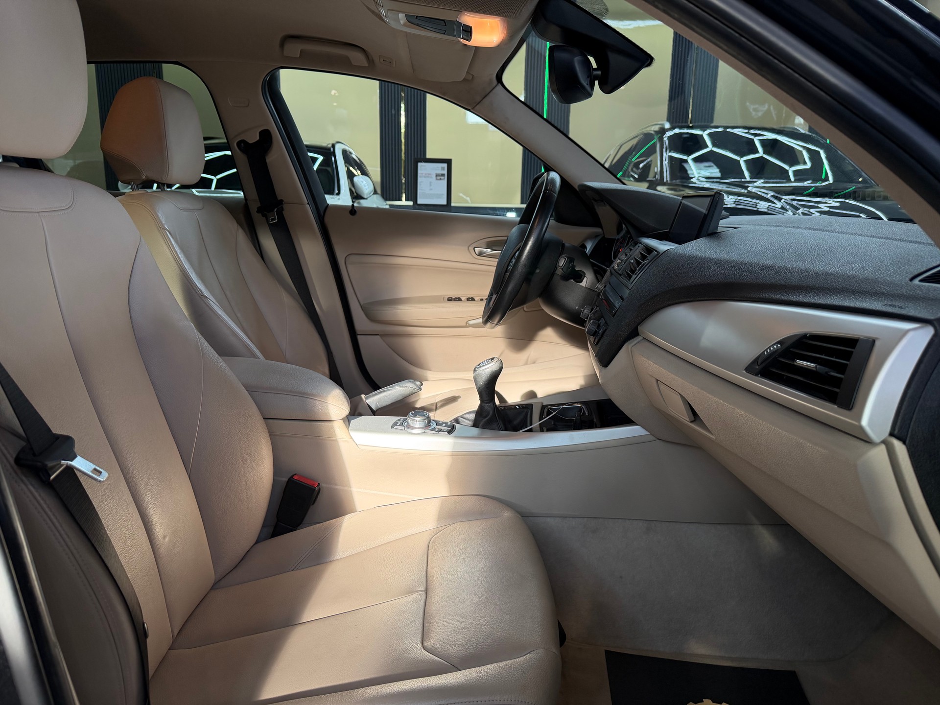BMW 120d xDrive-image-11