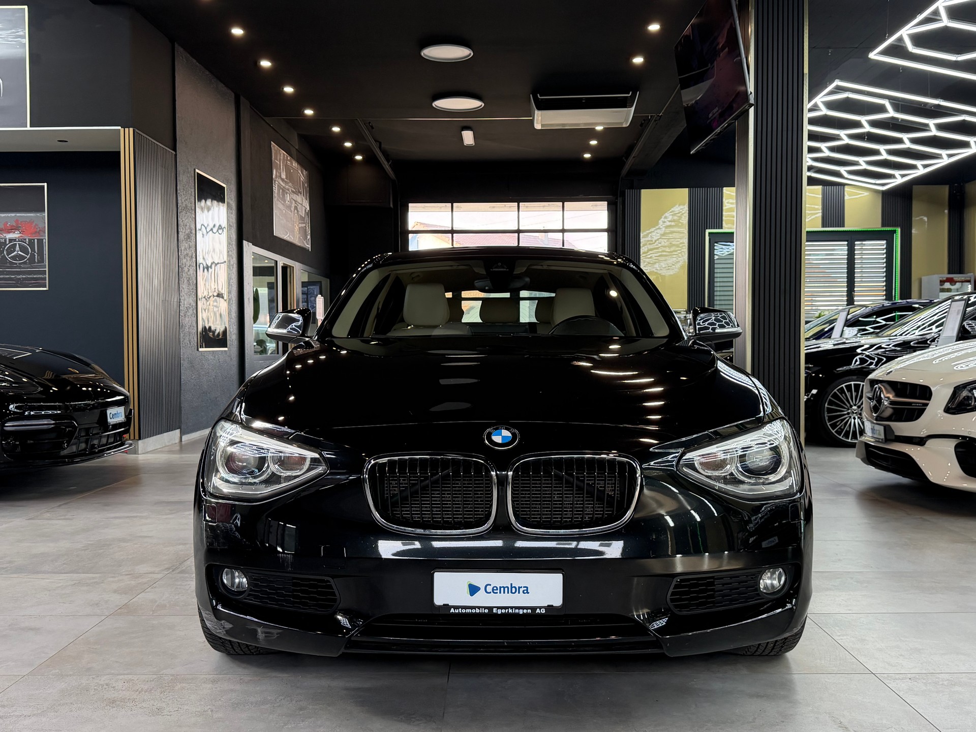 BMW 120d xDrive-image-1