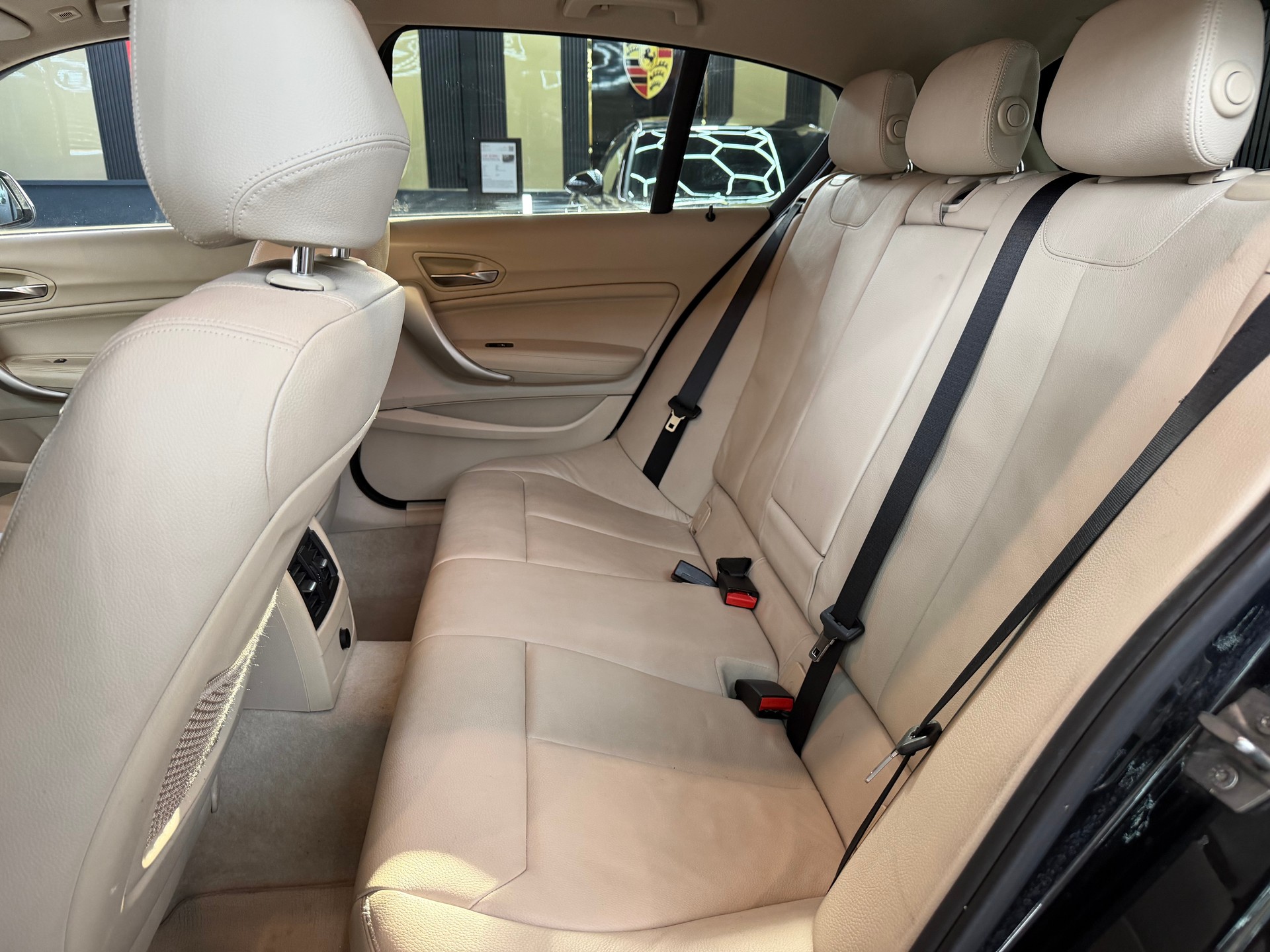 BMW 120d xDrive-image-16