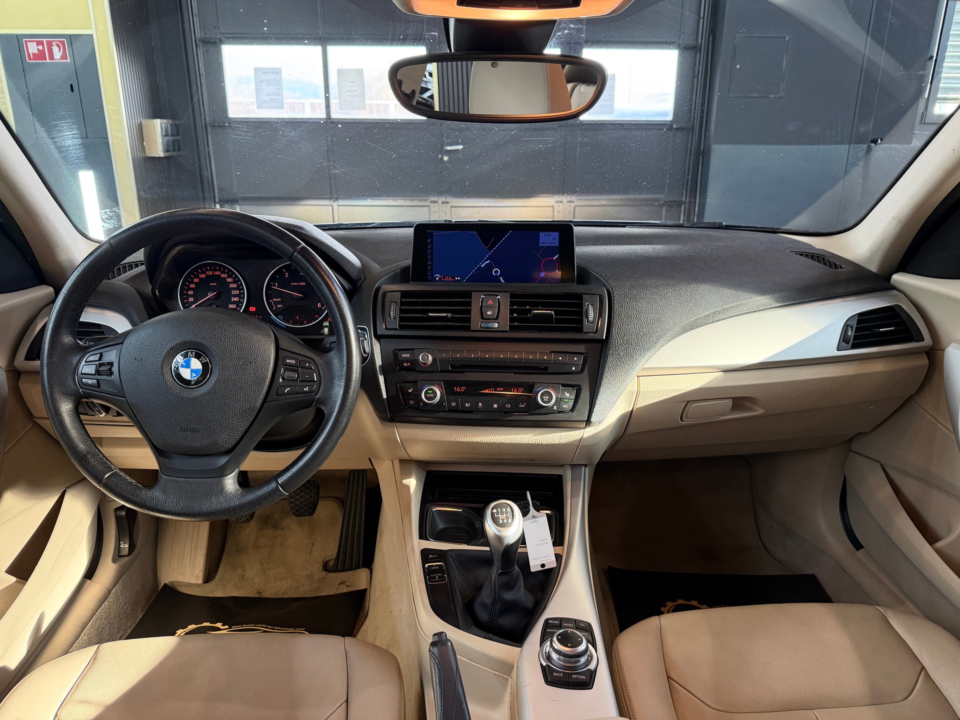 BMW 120d xDrive-image-12