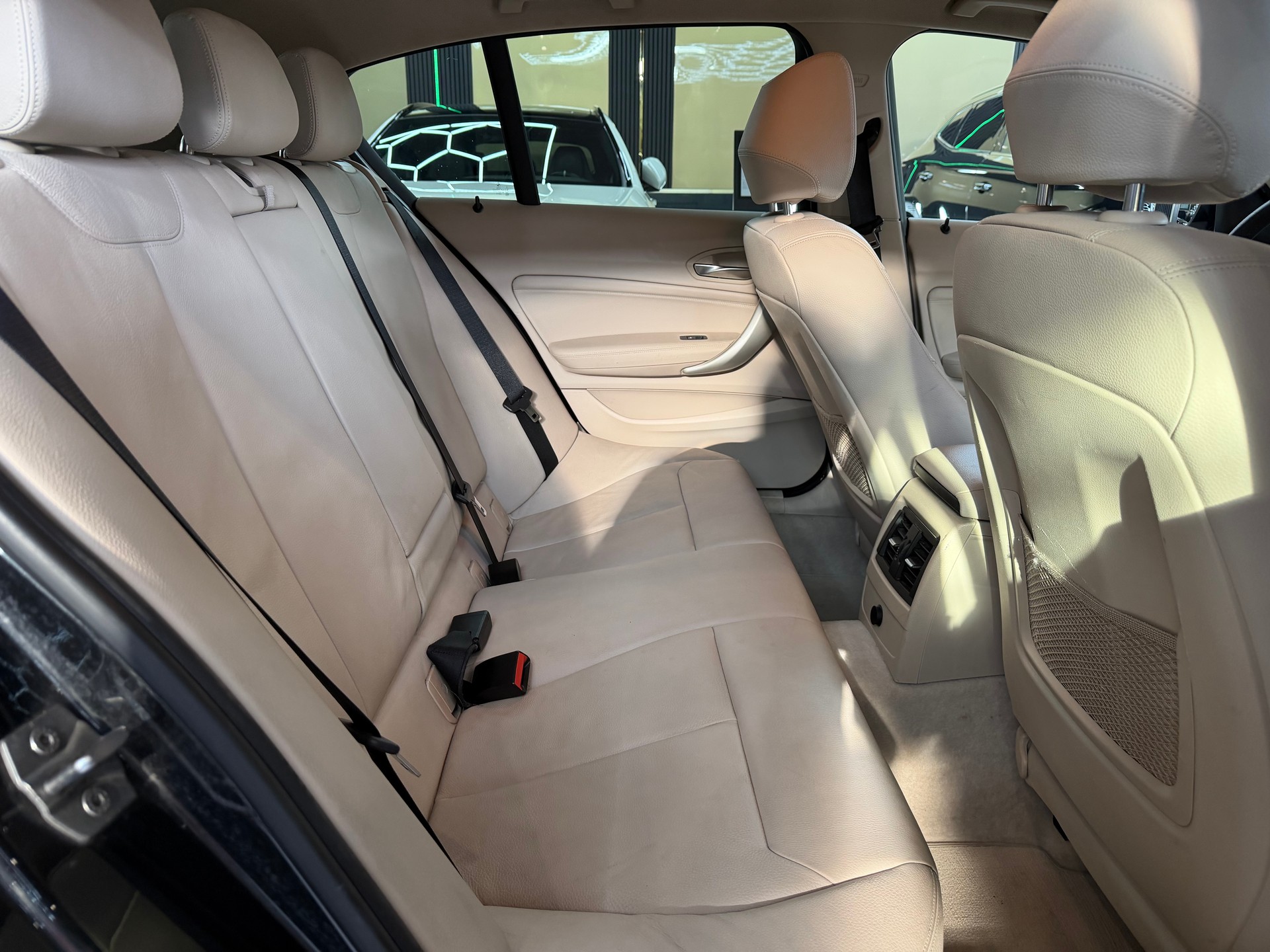 BMW 120d xDrive-image-14