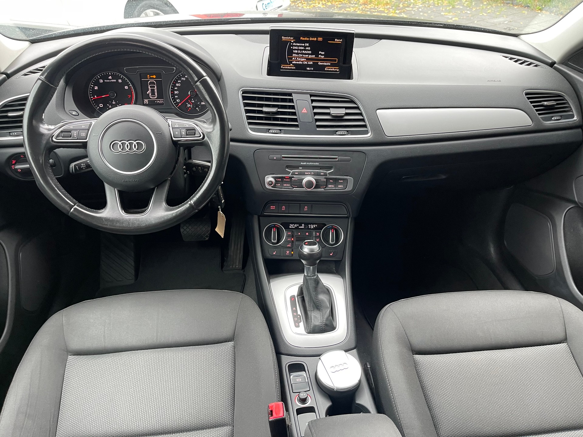 AUDI Q3 1.4 TFSI S-Line-image-10