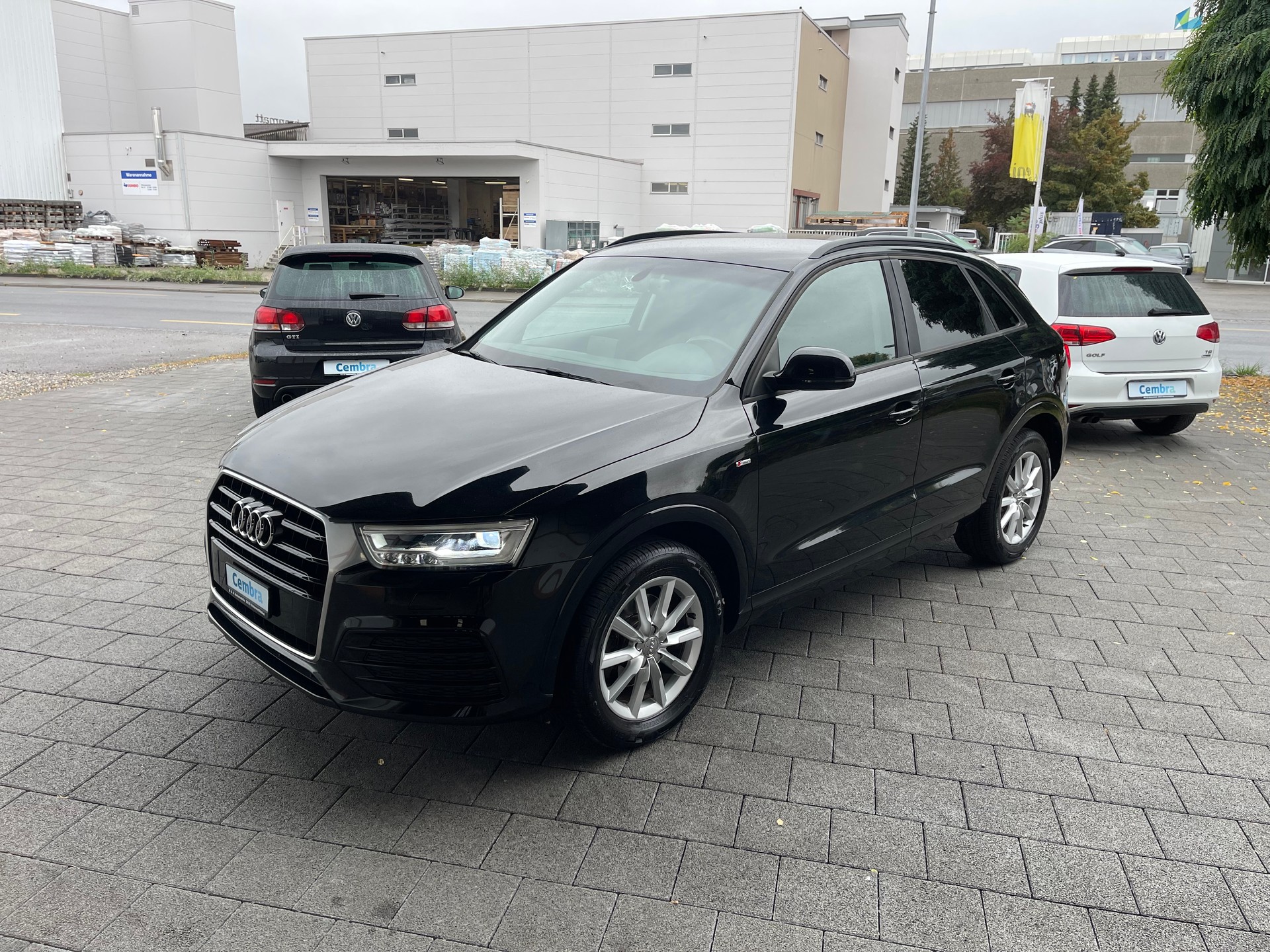 AUDI Q3 1.4 TFSI S-Line-image-1
