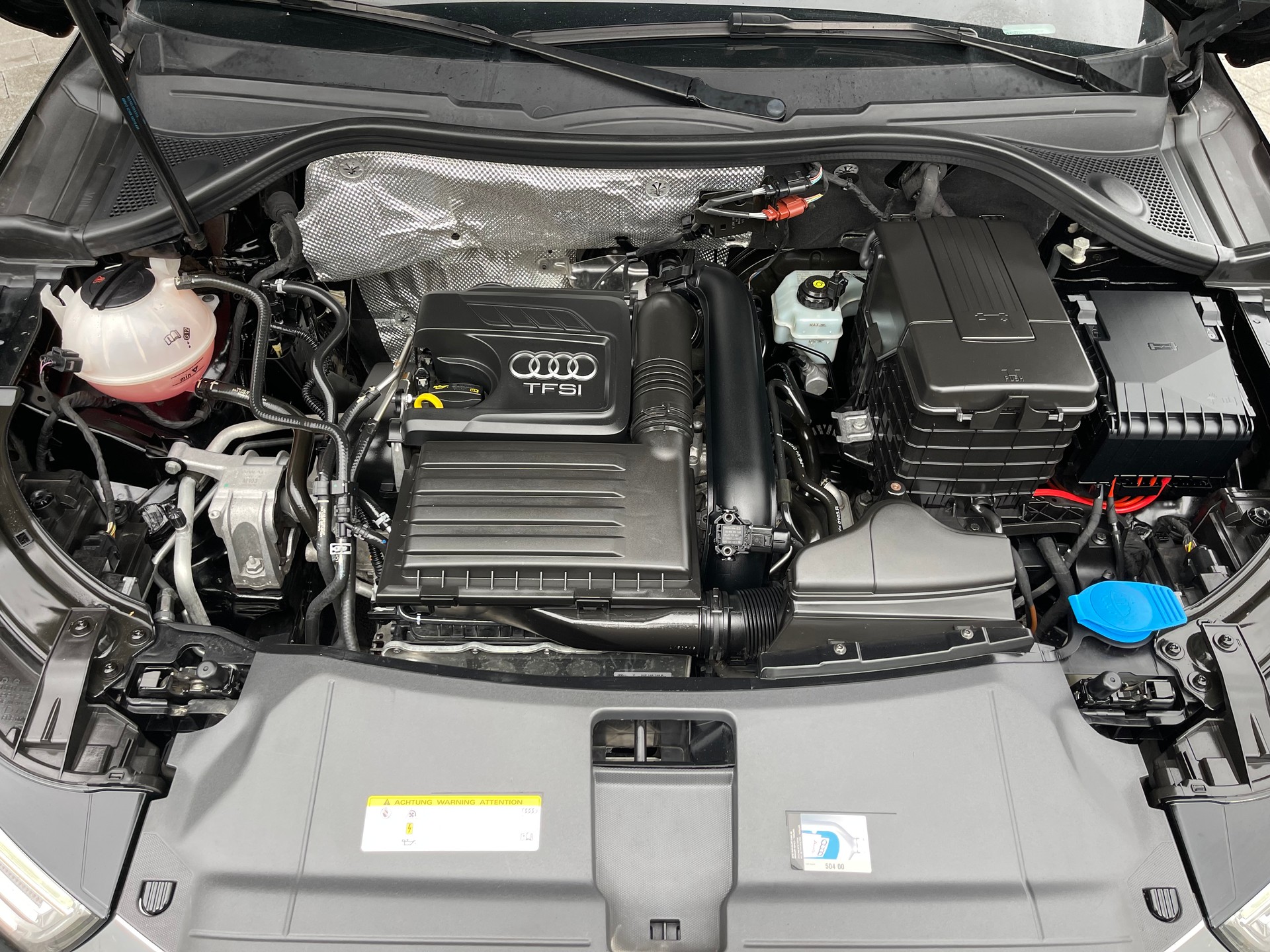 AUDI Q3 1.4 TFSI S-Line-image-15