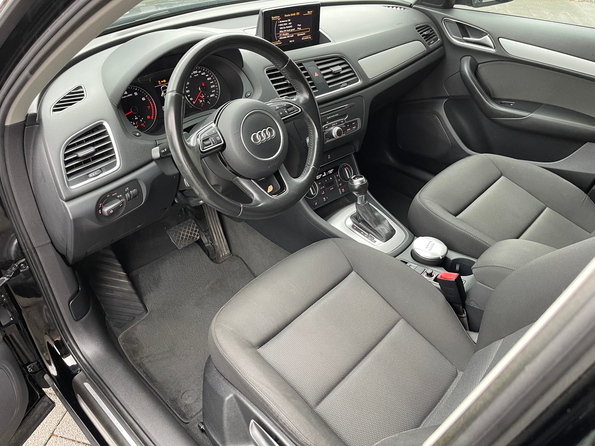 AUDI Q3 1.4 TFSI S-Line-image-11