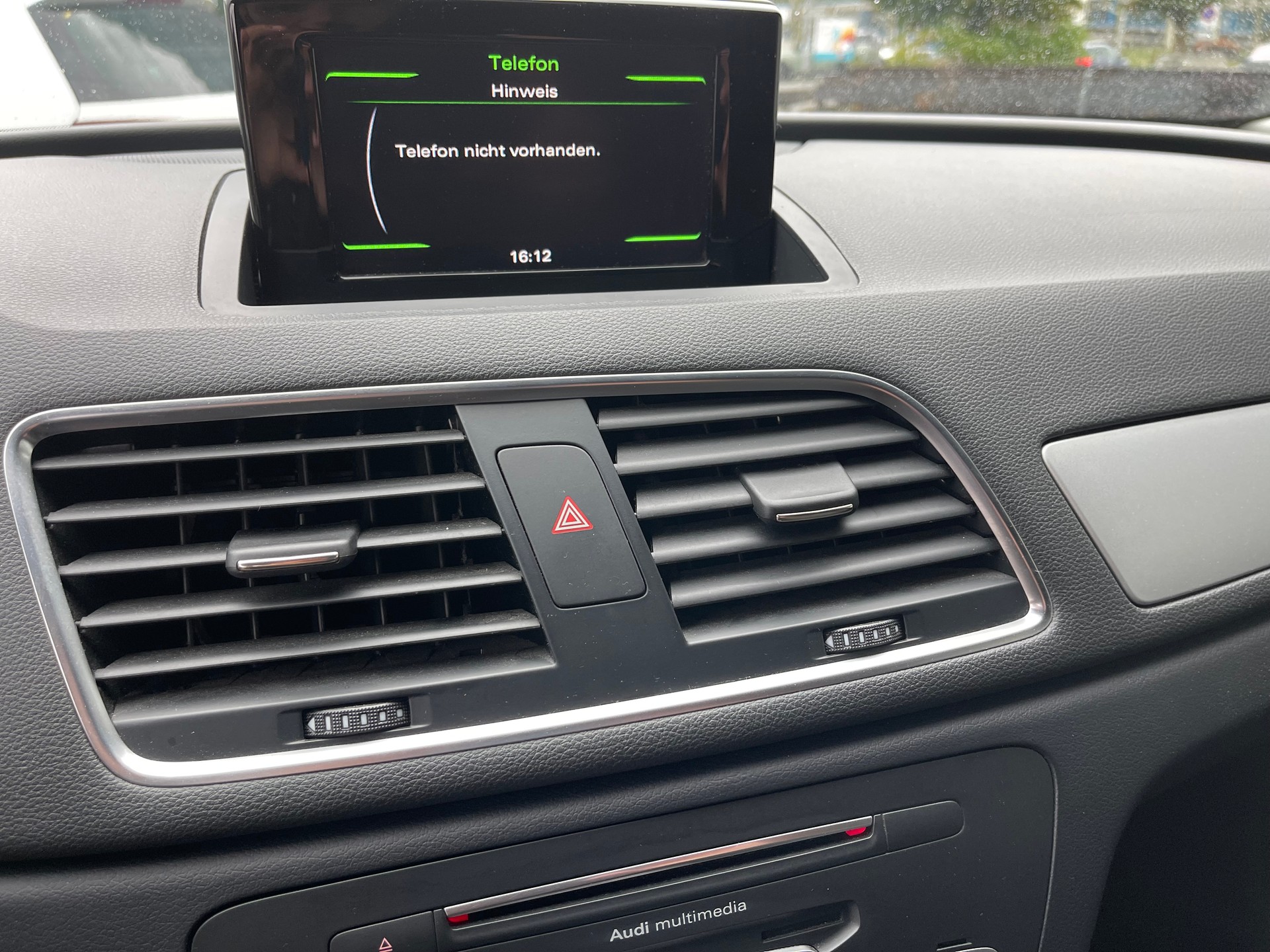 AUDI Q3 1.4 TFSI S-Line-image-14