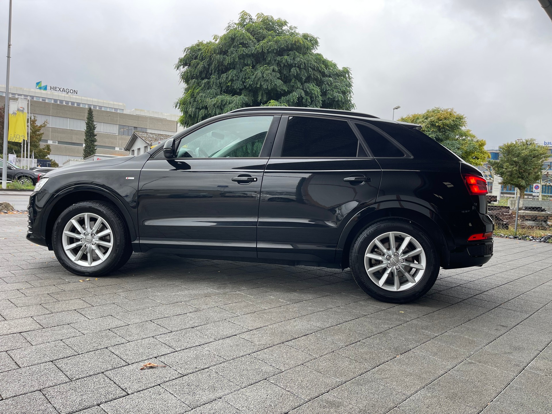 AUDI Q3 1.4 TFSI S-Line-image-9