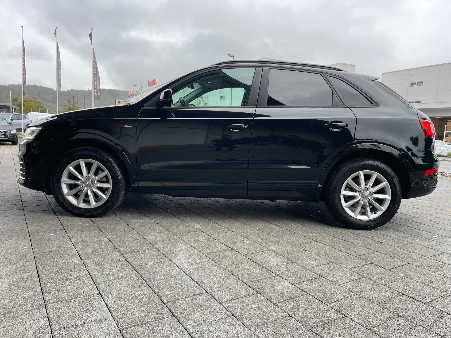 AUDI Q3 1.4 TFSI S-Line-image-8