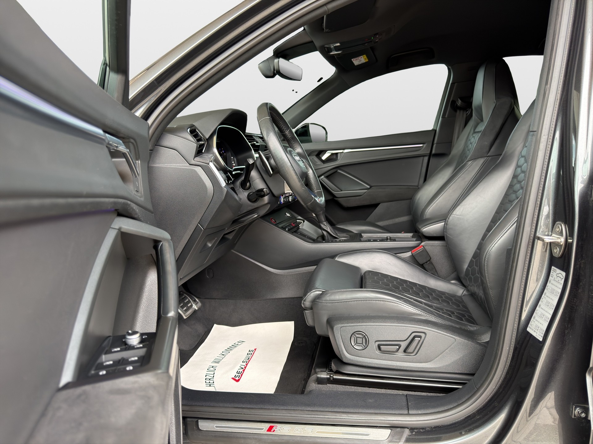 AUDI RS Q3 Sportback quattro S tronic*Ab MFK,1 Jahr oder 20'000km Garantie auf Motor und Getriebe*-image-9