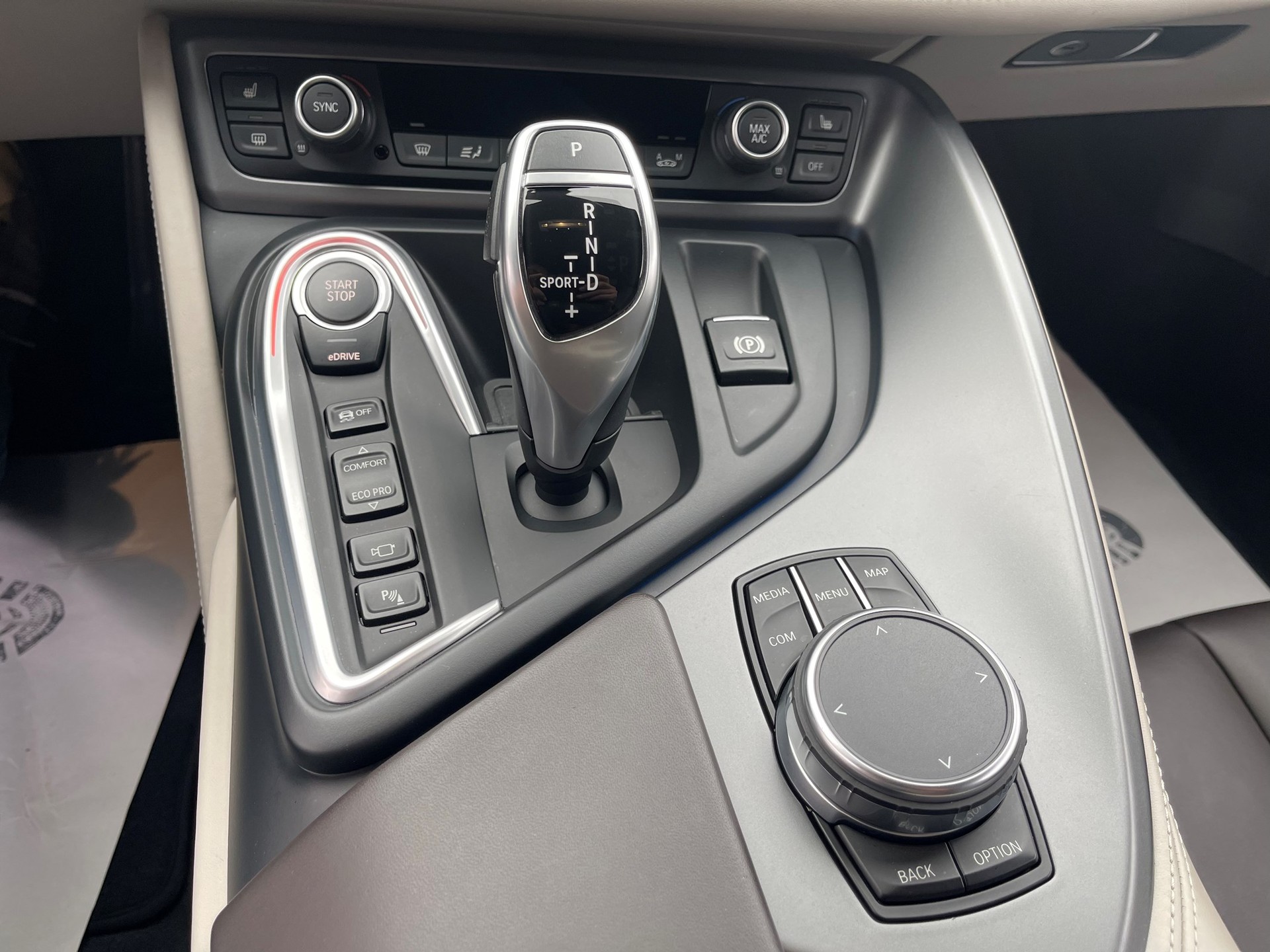 BMW i8 Coupé 11.9 KWH-image-8