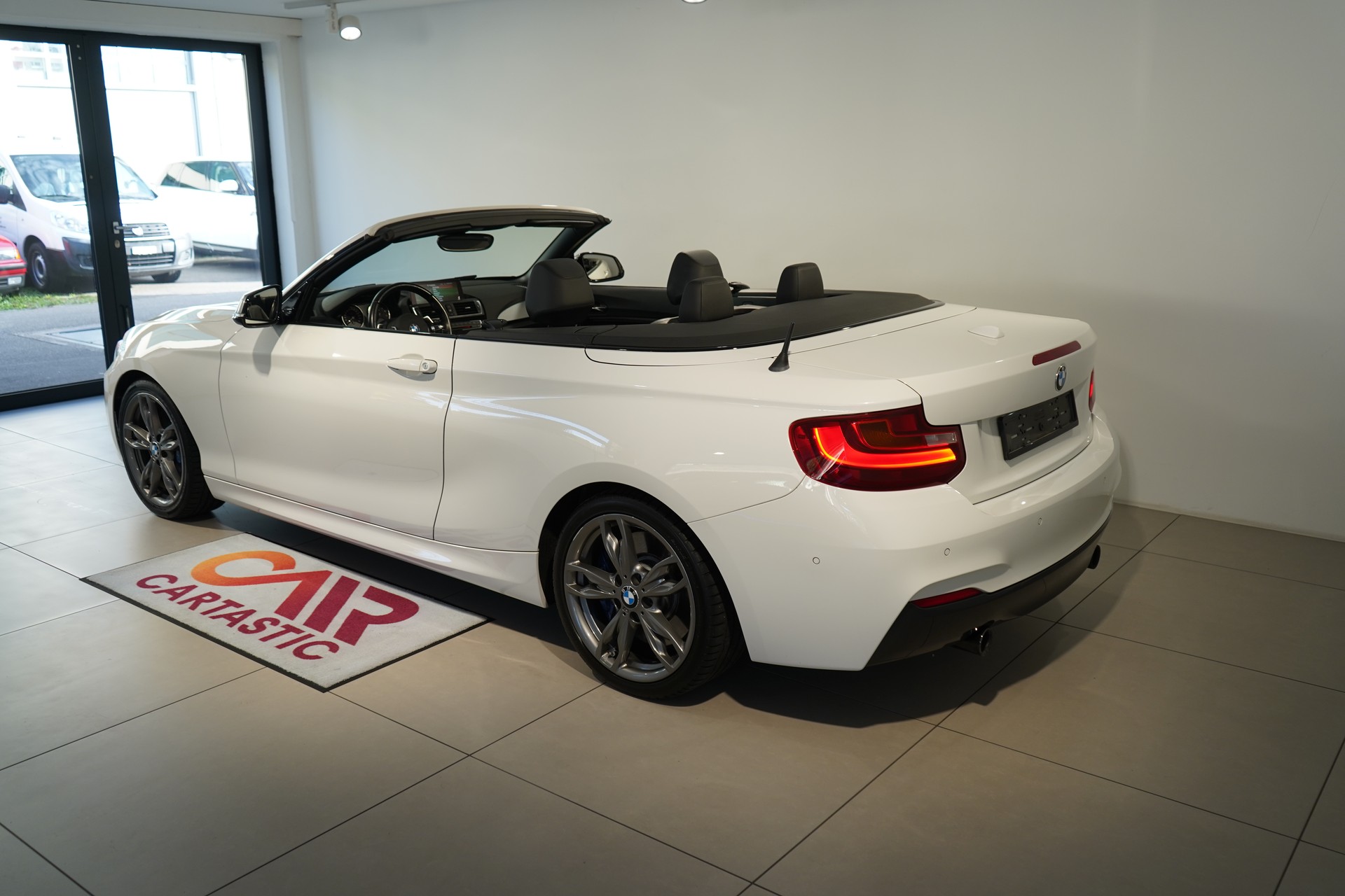 BMW M235i Steptronic-showroom-element-2