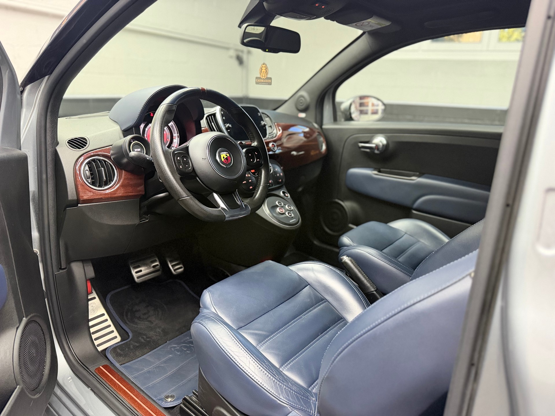 FIAT 695C 1.4 16V Turbo Abarth Rivale Dualogic | Akrapovic Auspuff | Cabrio | CH-Auto | Beats Soundsystem | Special Edition Nr. 2569-image-14