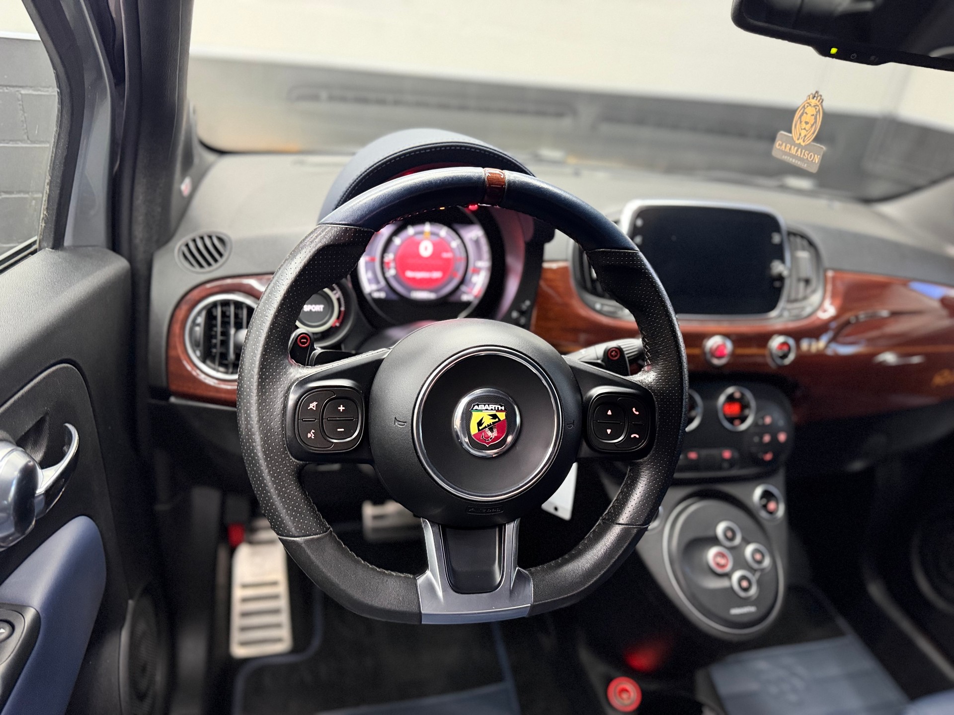 FIAT 695C 1.4 16V Turbo Abarth Rivale Dualogic | Akrapovic Auspuff | Cabrio | CH-Auto | Beats Soundsystem | Special Edition Nr. 2569-image-16