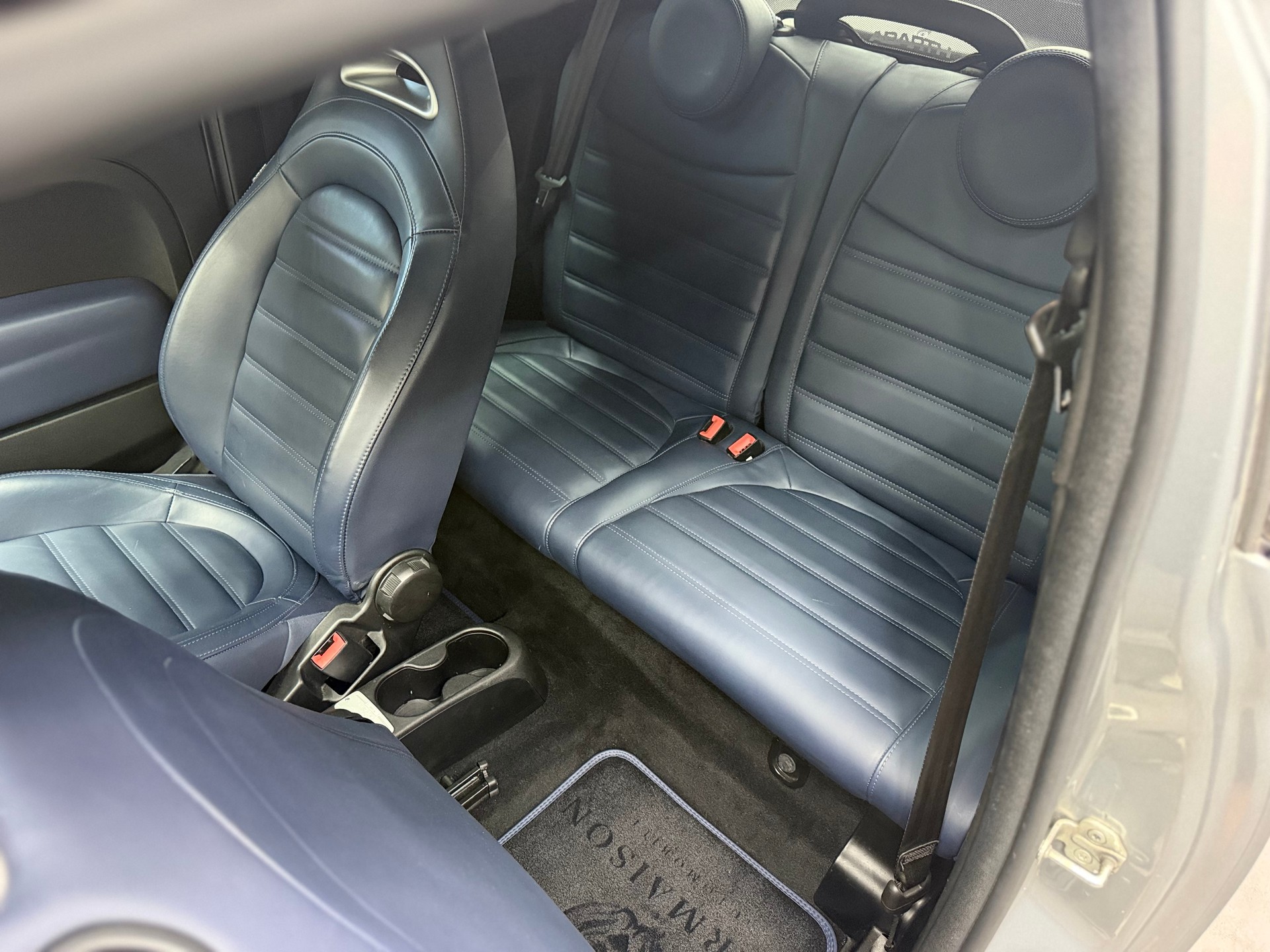 FIAT 695C 1.4 16V Turbo Abarth Rivale Dualogic | Akrapovic Auspuff | Cabrio | CH-Auto | Beats Soundsystem | Special Edition Nr. 2569-image-19