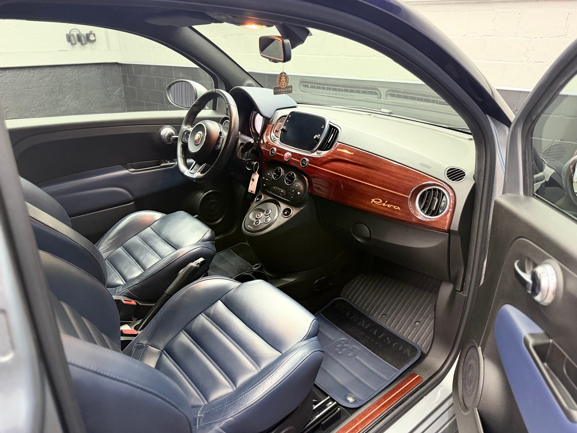 FIAT 695C 1.4 16V Turbo Abarth Rivale Dualogic | Akrapovic Auspuff | Cabrio | CH-Auto | Beats Soundsystem | Special Edition Nr. 2569-image-30