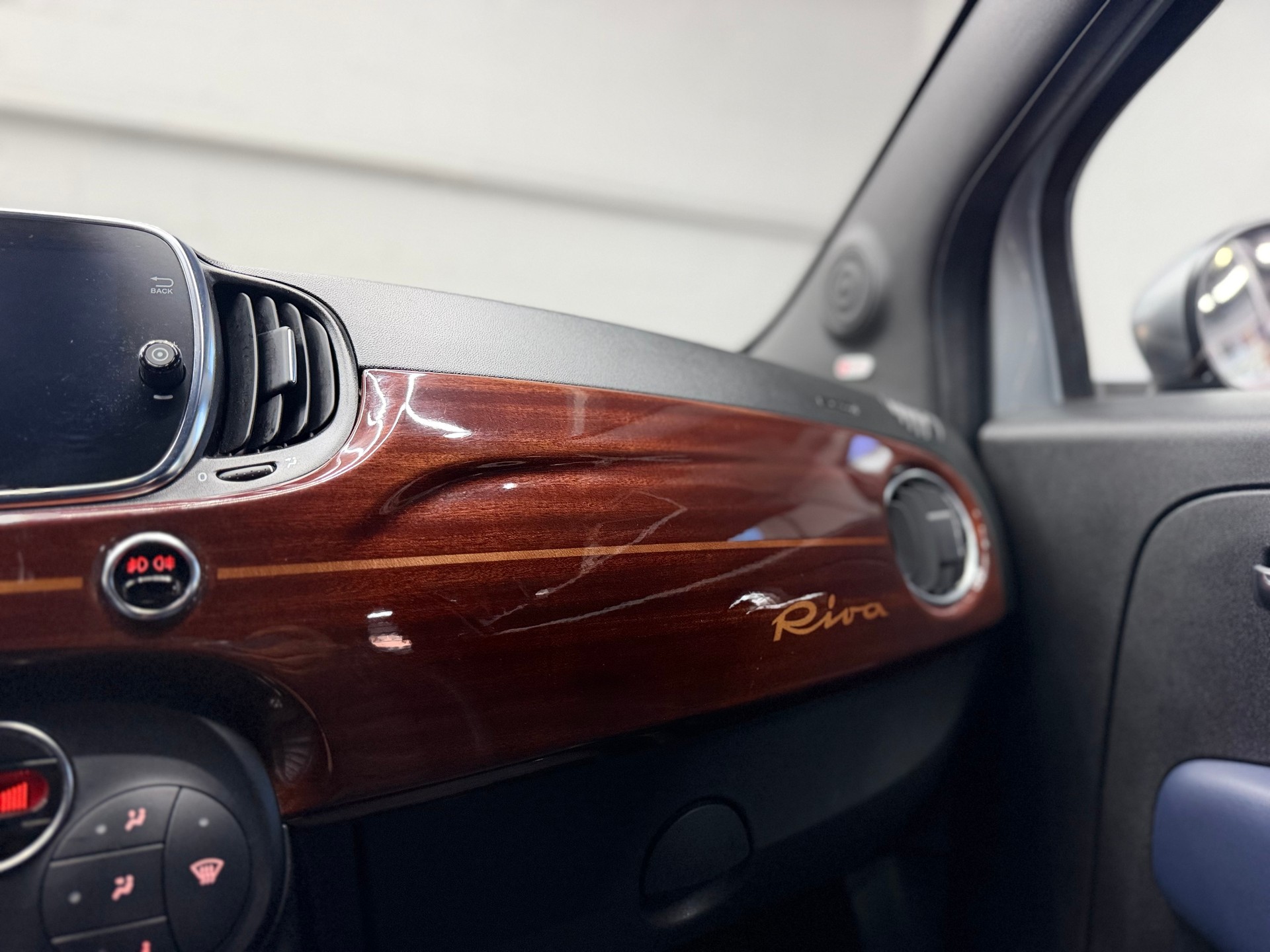 FIAT 695C 1.4 16V Turbo Abarth Rivale Dualogic | Akrapovic Auspuff | Cabrio | CH-Auto | Beats Soundsystem | Special Edition Nr. 2569-image-25