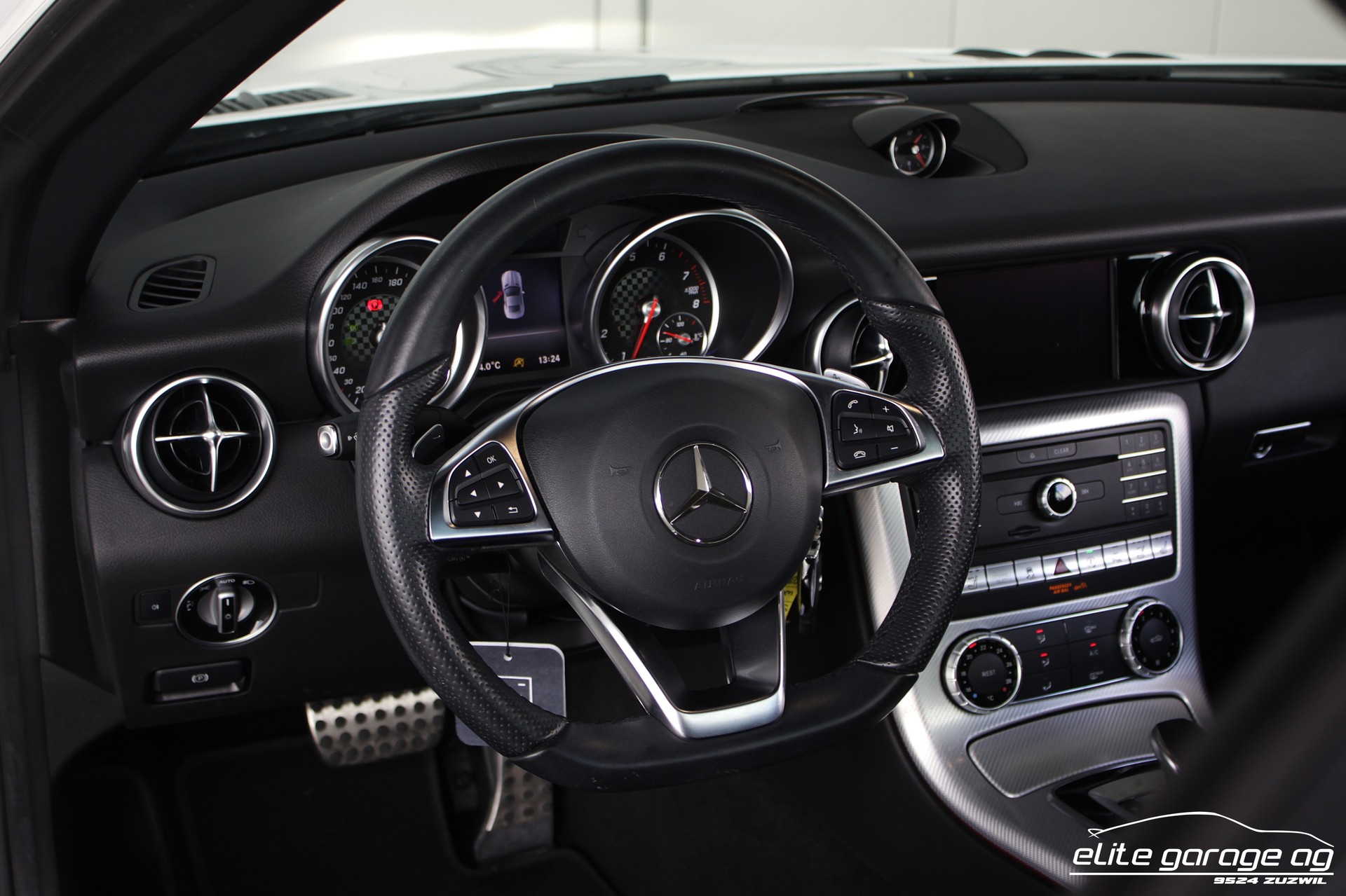 MERCEDES-BENZ SLC 300 AMG Line 9G-Tronic-image-13