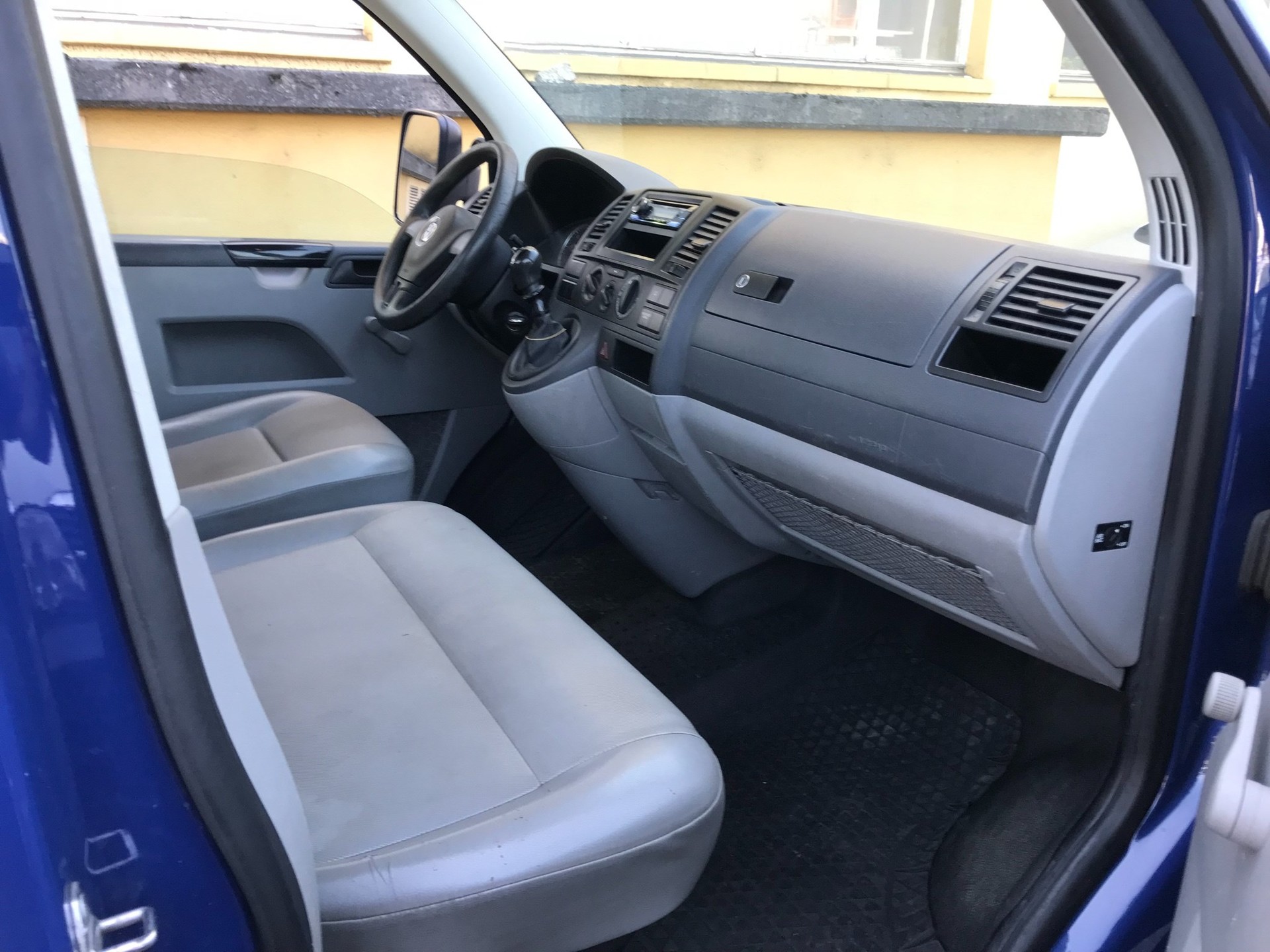 VW T5 2.0 TDI Champion-image-8