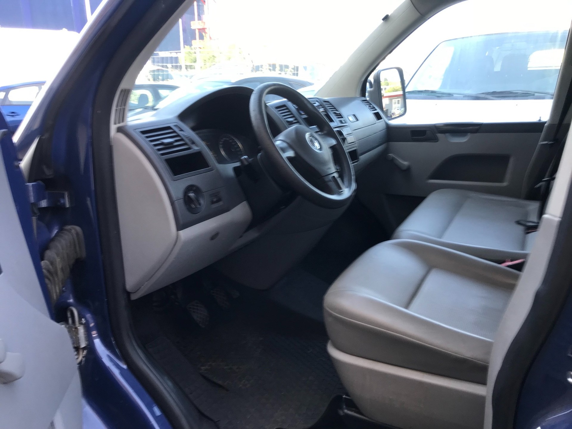 VW T5 2.0 TDI Champion-image-7