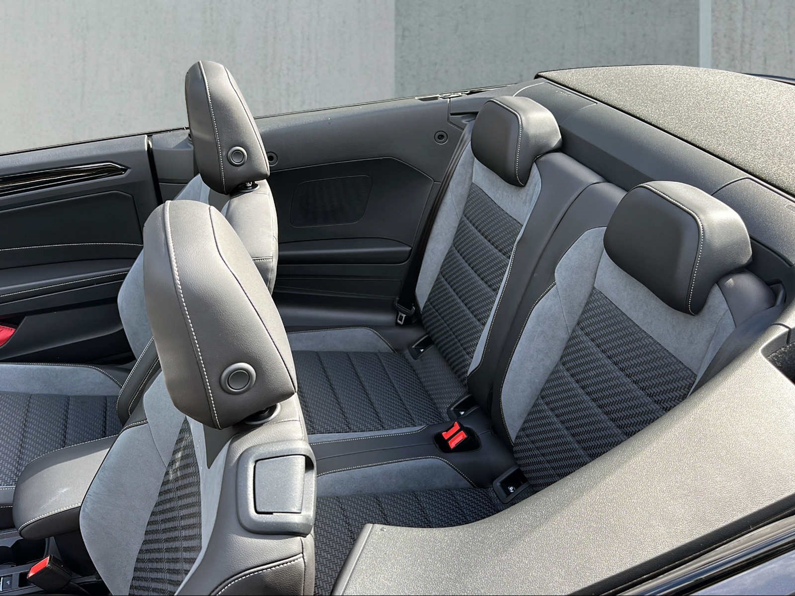 VW T-Roc Cabriolet 1.5 TSI EVO R-Line DSG-image-14