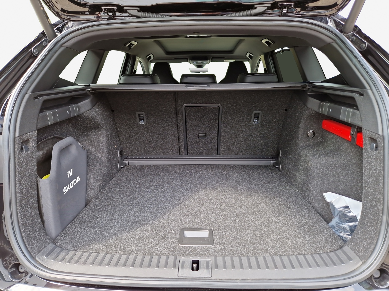 SKODA Enyaq RS 4x4-image-10