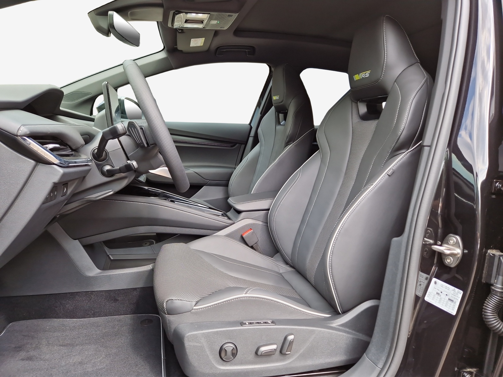 SKODA Enyaq RS 4x4-image-7