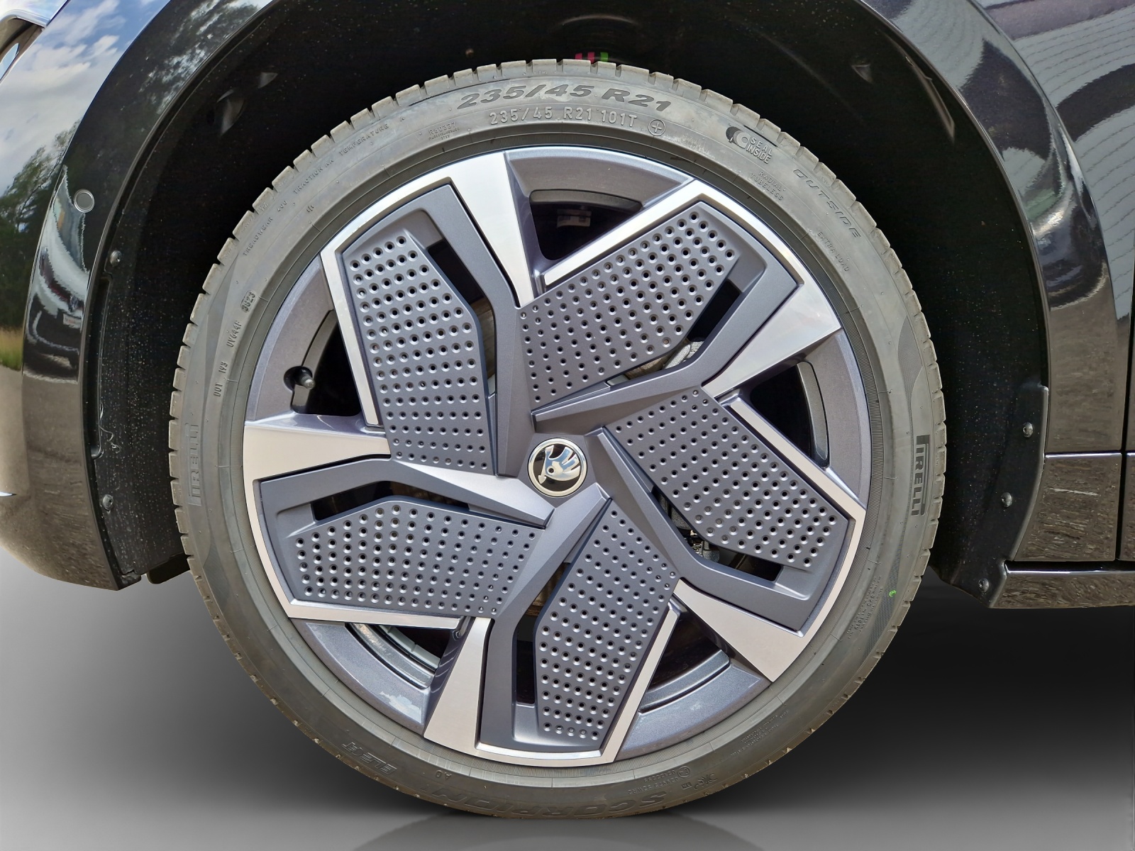 SKODA Enyaq RS 4x4-image-11
