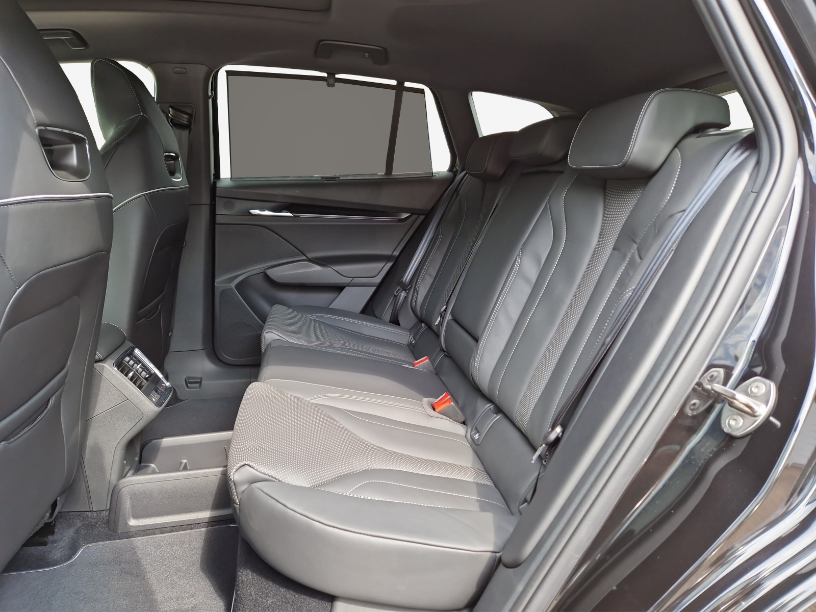 SKODA Enyaq RS 4x4-image-9