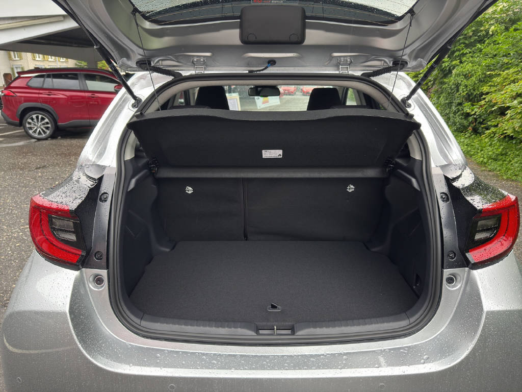 TOYOTA Yaris 1.5 VVT-i HSD Trend-image-15