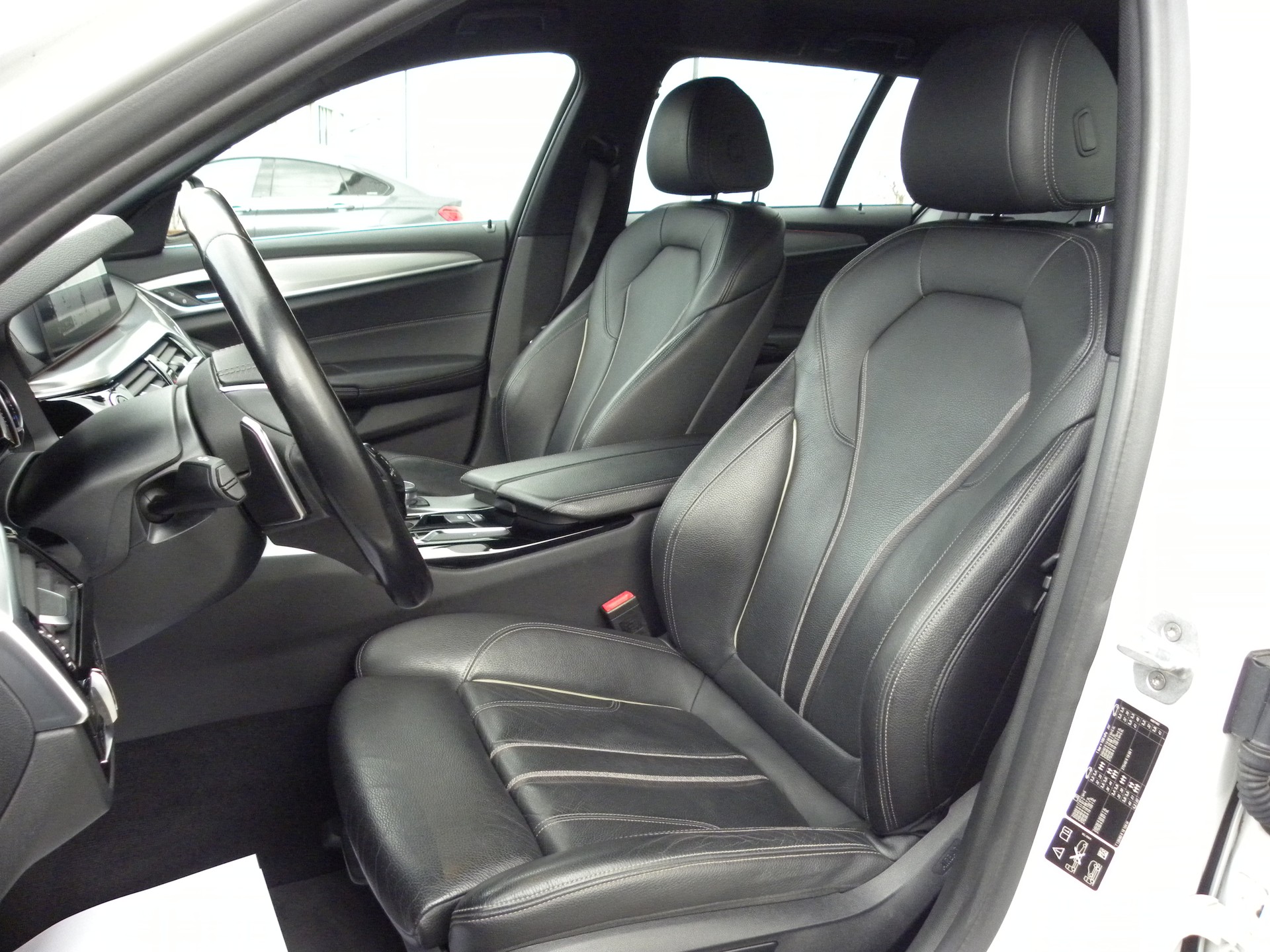 BMW 520d xDrive Touring Sport Line Steptronic-image-6